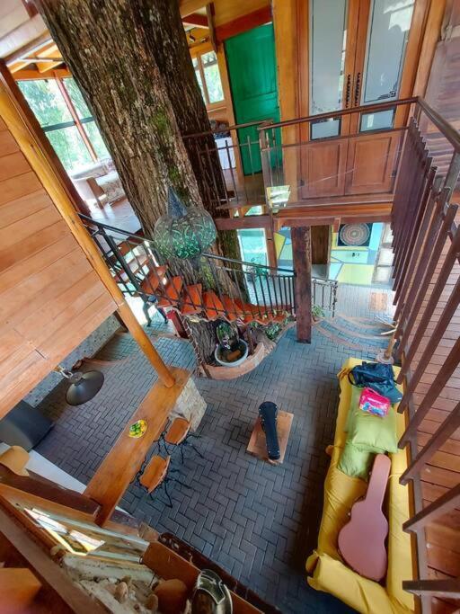 Casa na Árvore com lareira trilhas e cachoeira