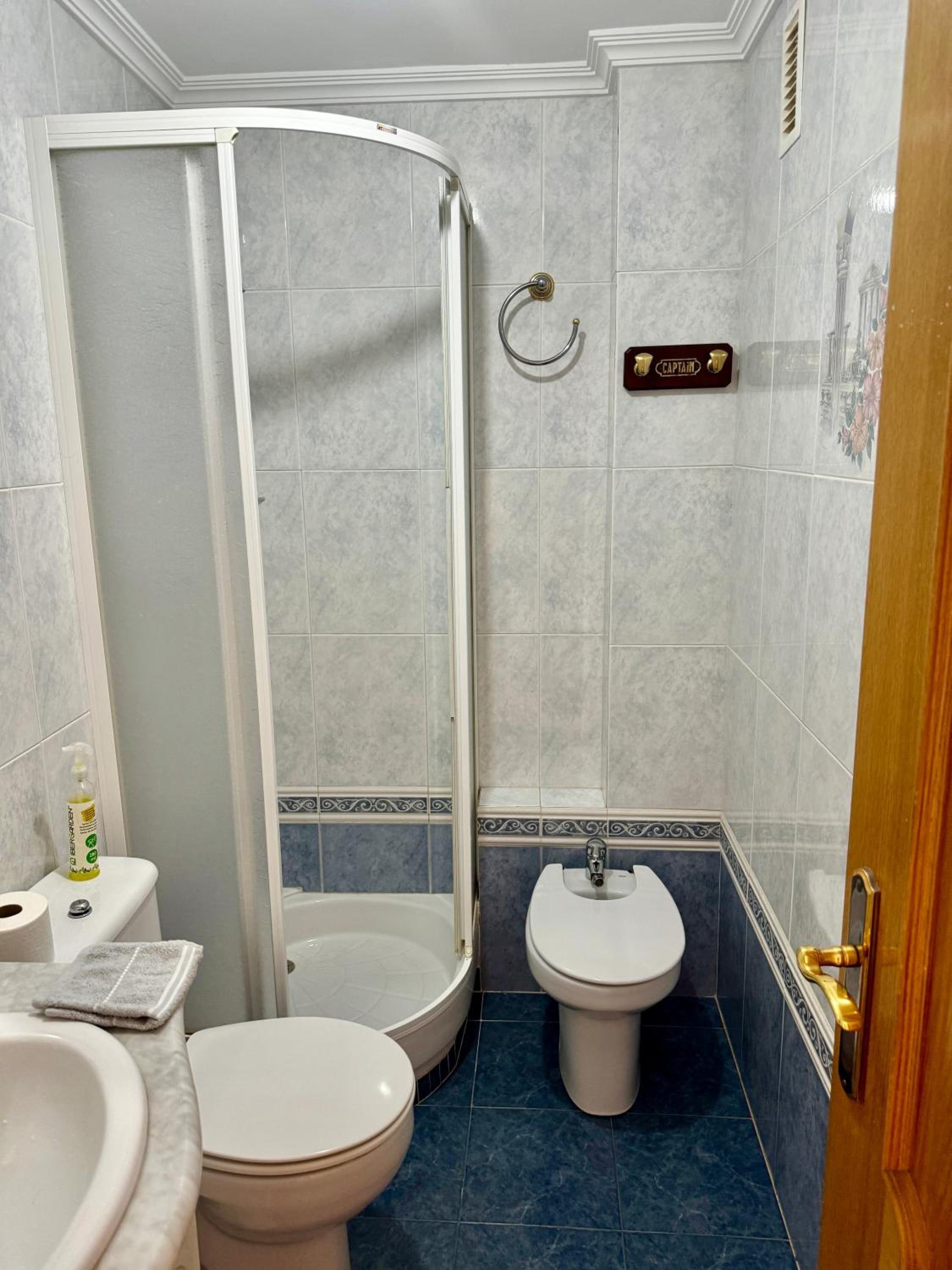 Apartament piscis en Benidorm, 1 min playa levante, Wi-Fi, AC y parking