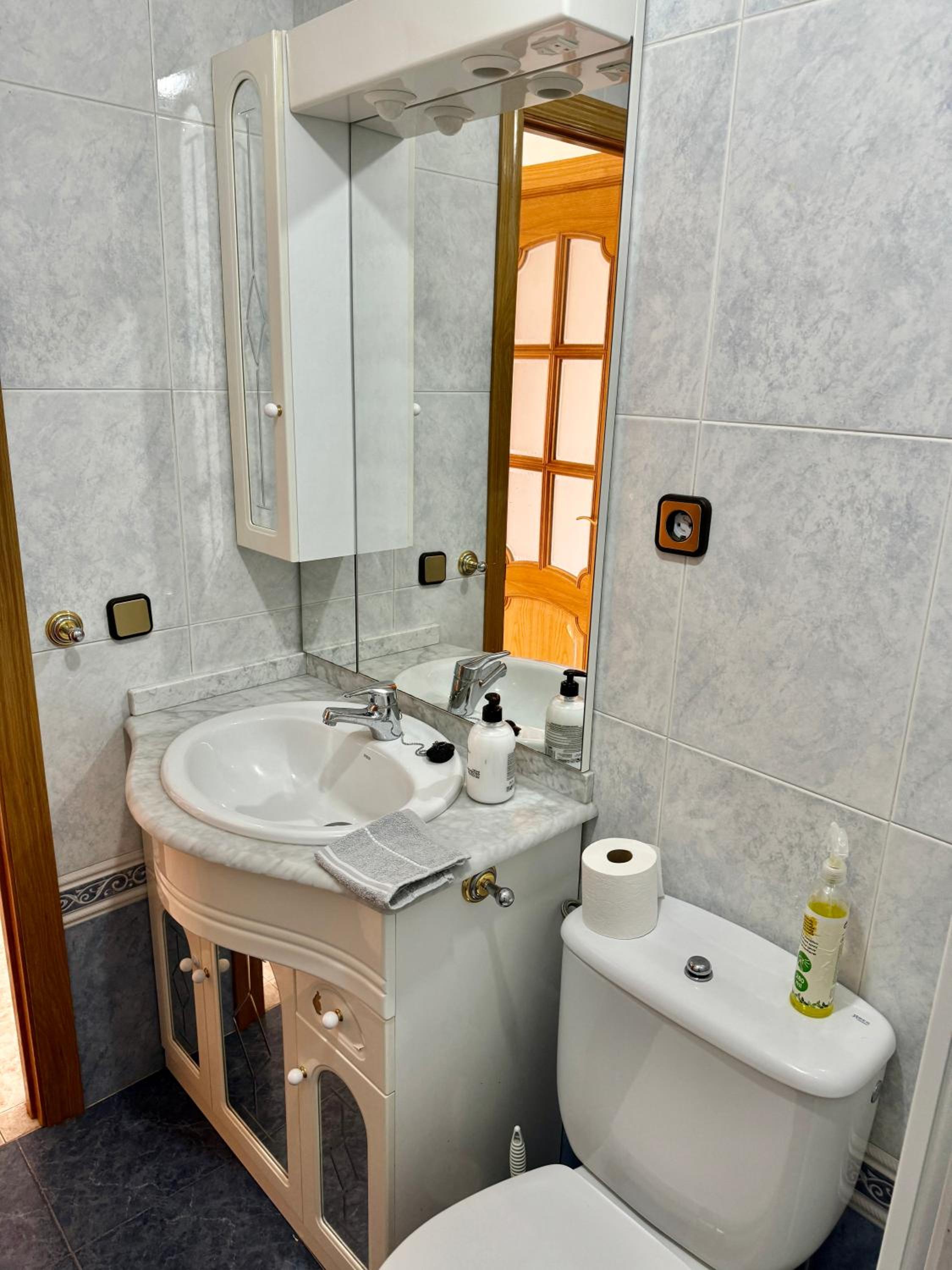Apartament piscis en Benidorm, 1 min playa levante, Wi-Fi, AC y parking