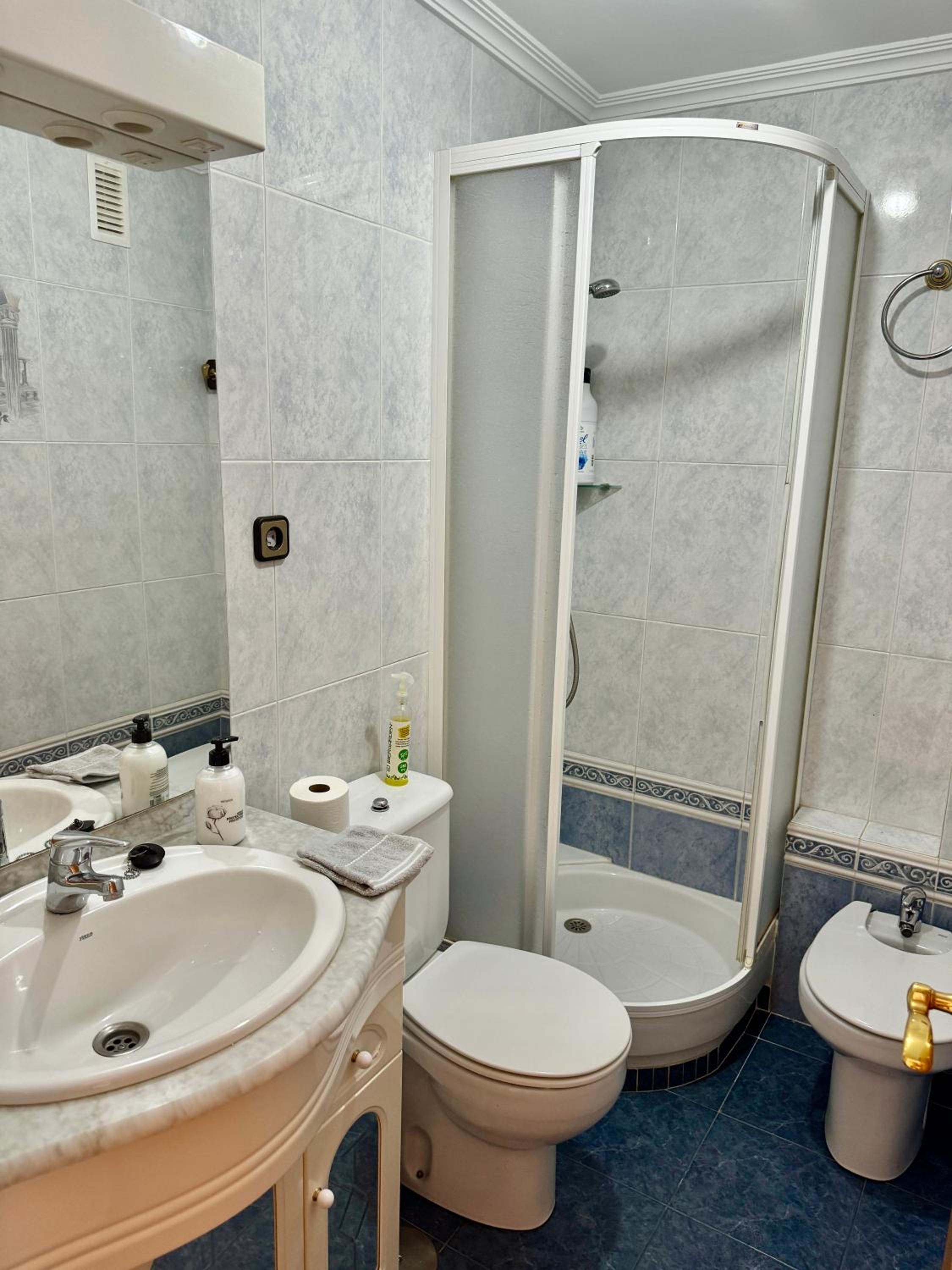 Apartament piscis en Benidorm, 1 min playa levante, Wi-Fi, AC y parking
