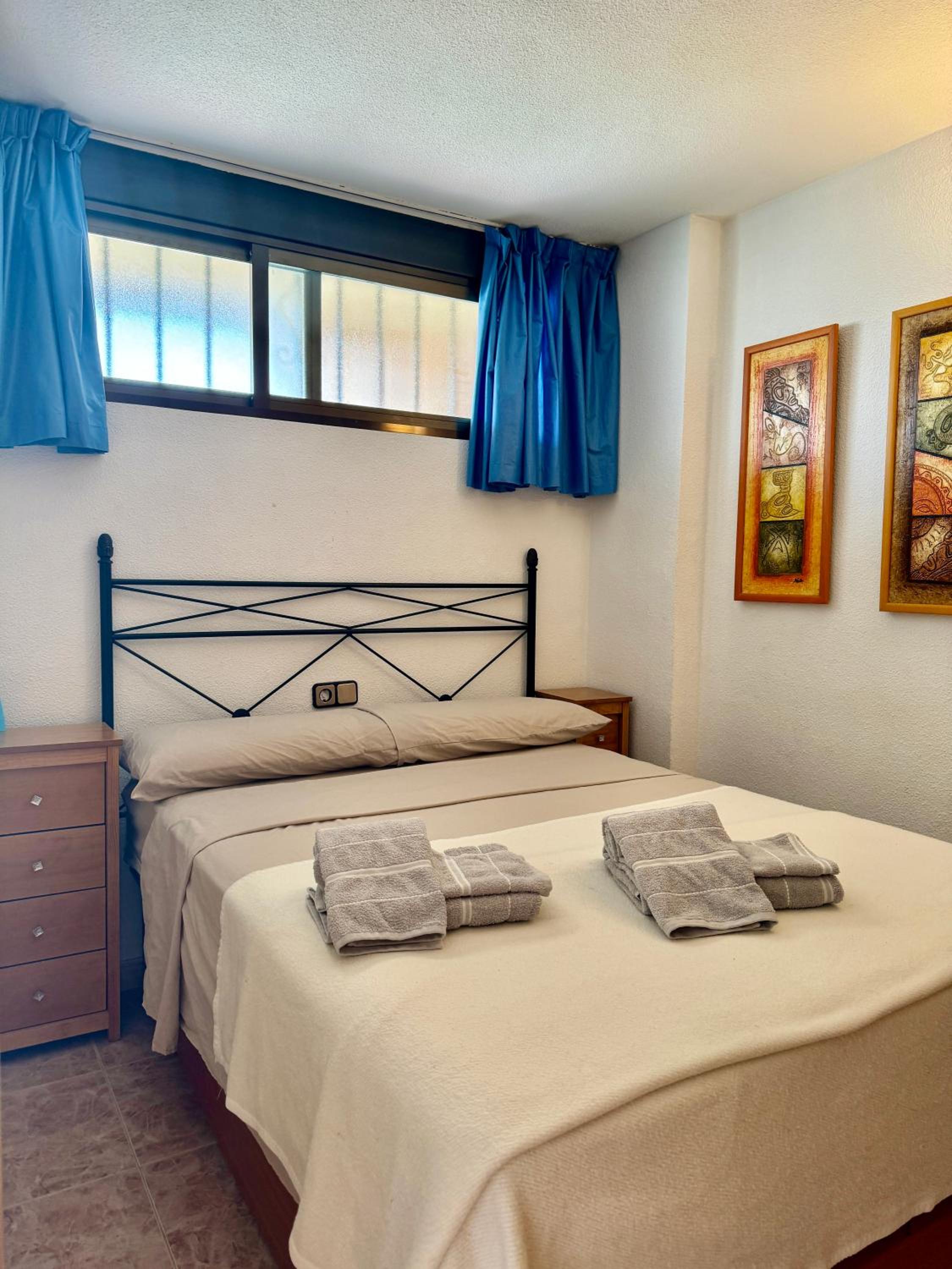 Apartament piscis en Benidorm, 1 min playa levante, Wi-Fi, AC y parking
