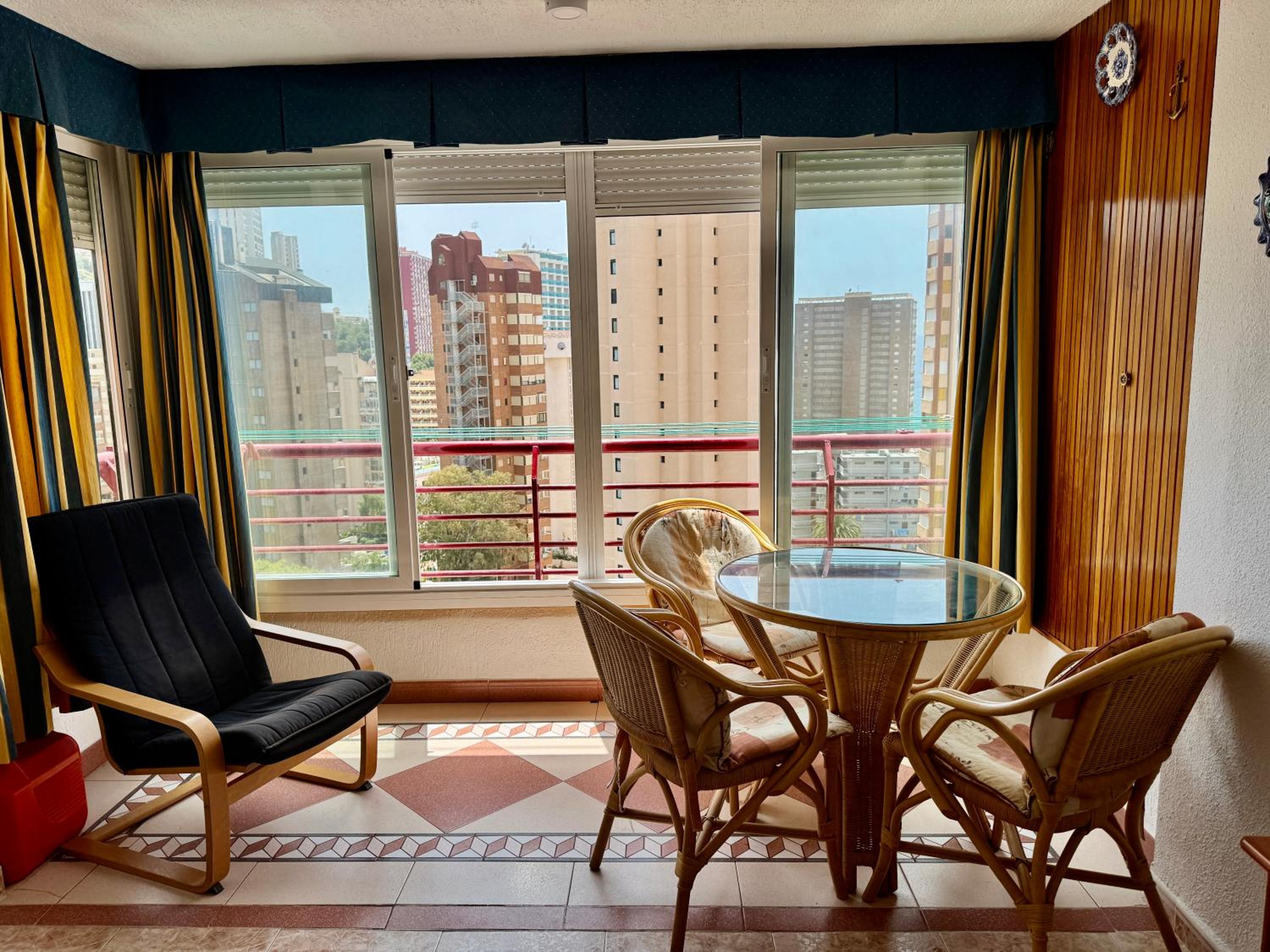 Apartament piscis en Benidorm, 1 min playa levante, Wi-Fi, AC y parking