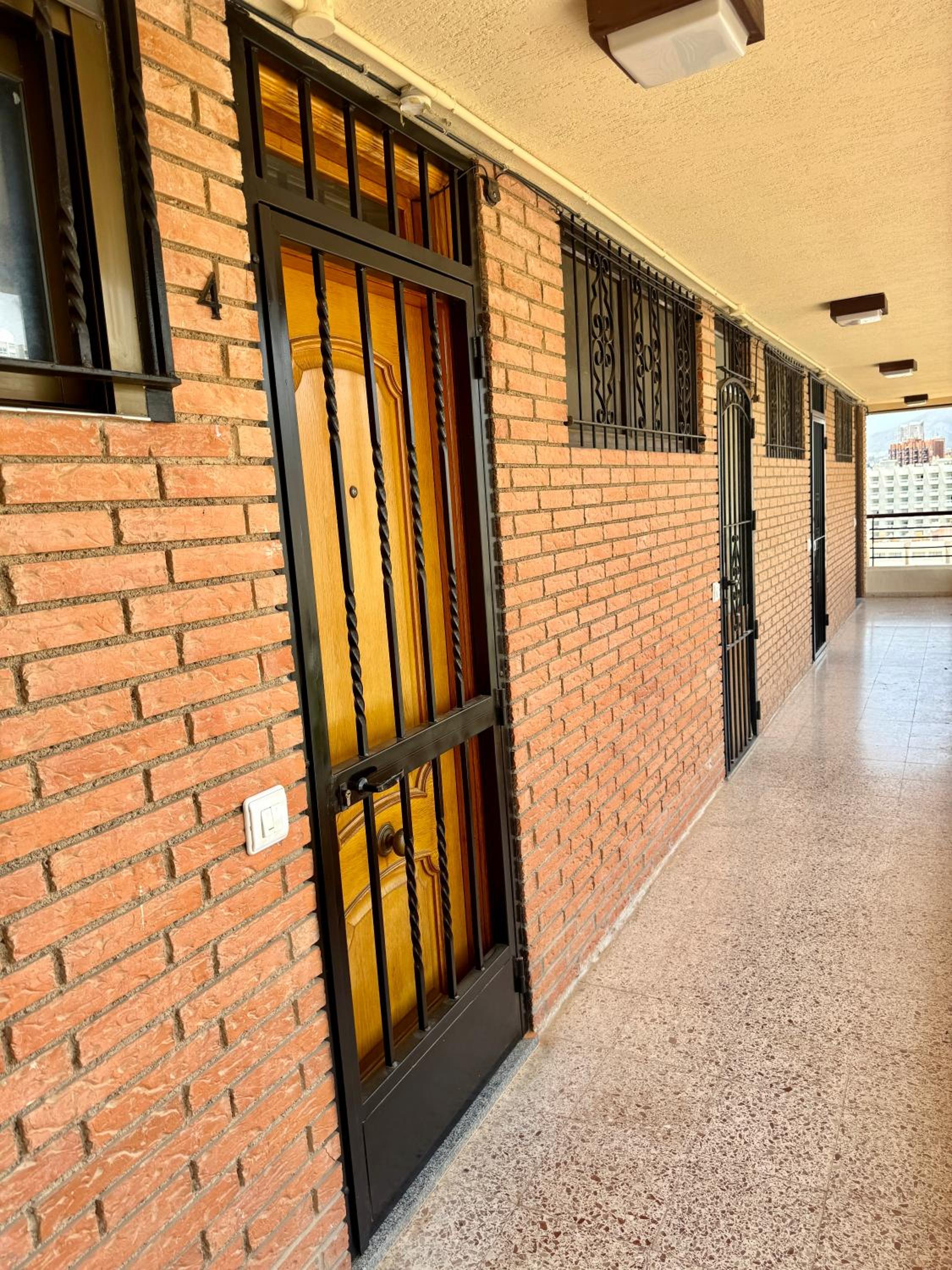 Apartament piscis en Benidorm, 1 min playa levante, Wi-Fi, AC y parking