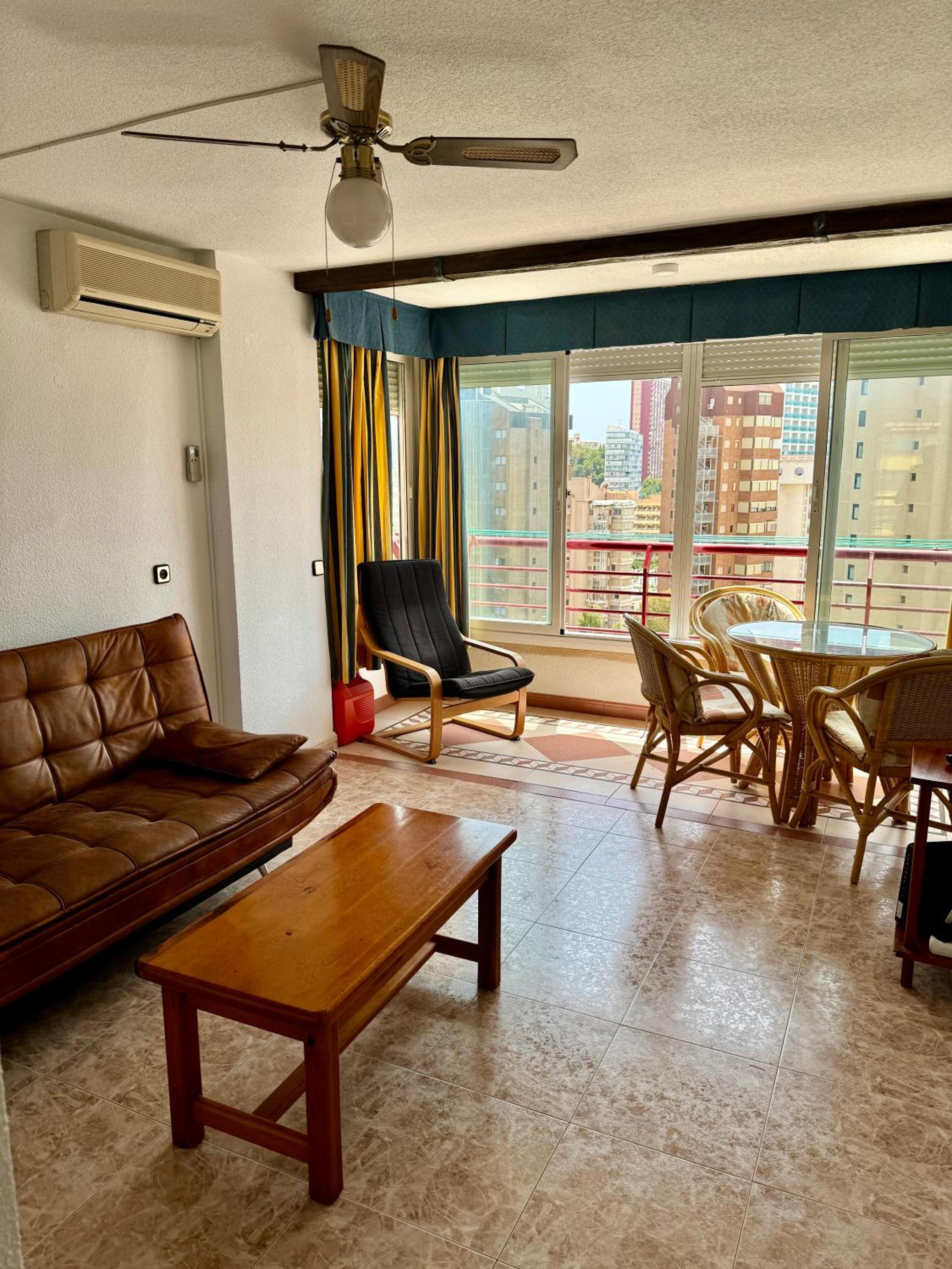 Apartament piscis en Benidorm, 1 min playa levante, Wi-Fi, AC y parking