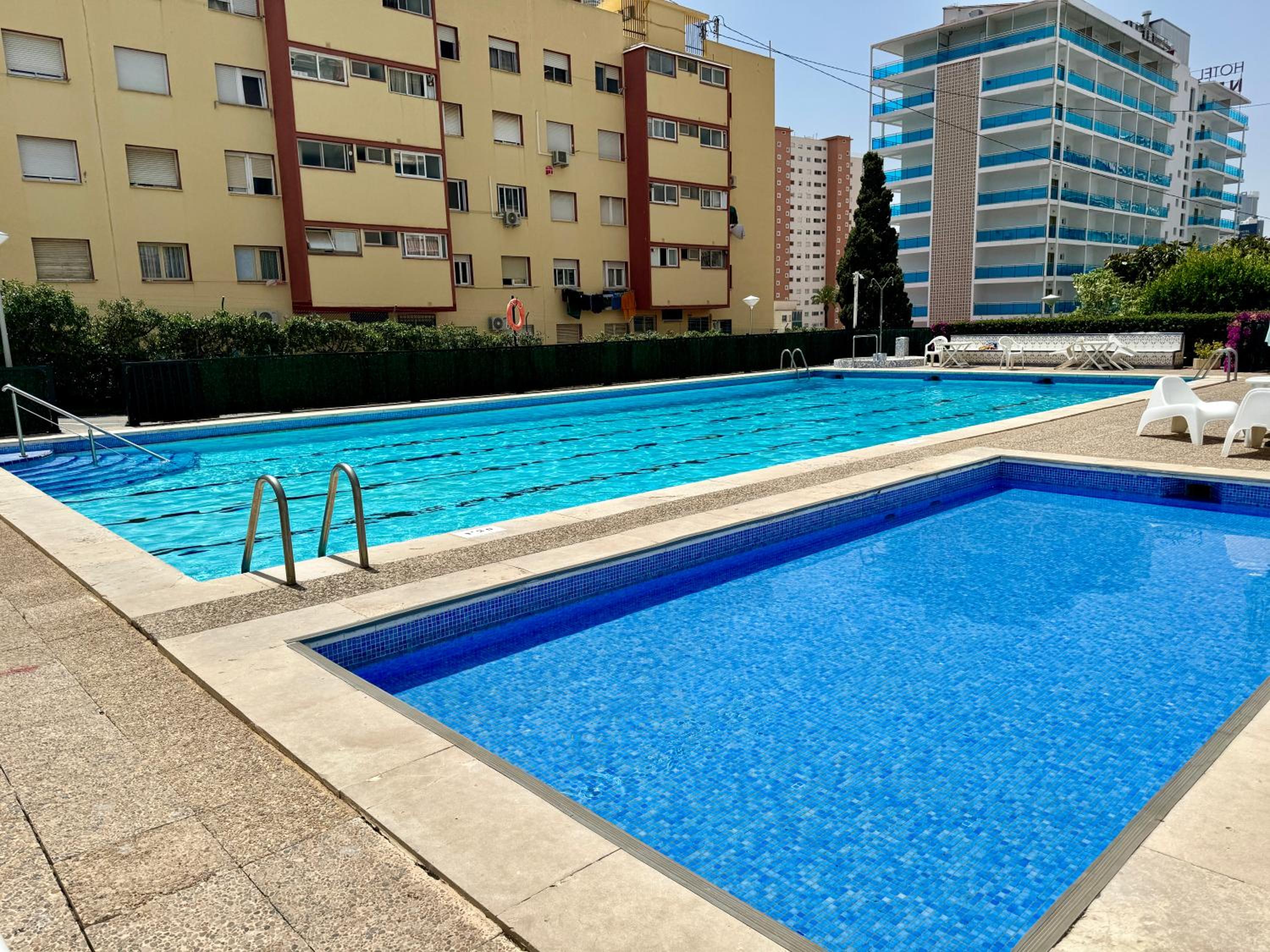 Apartament piscis en Benidorm, 1 min playa levante, Wi-Fi, AC y parking
