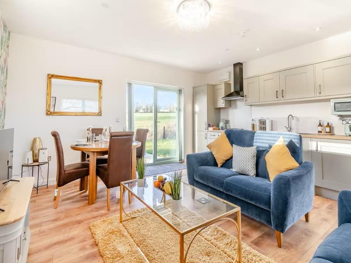Rabbit Meadow Lodge - Sleeps up to 4 people view 4