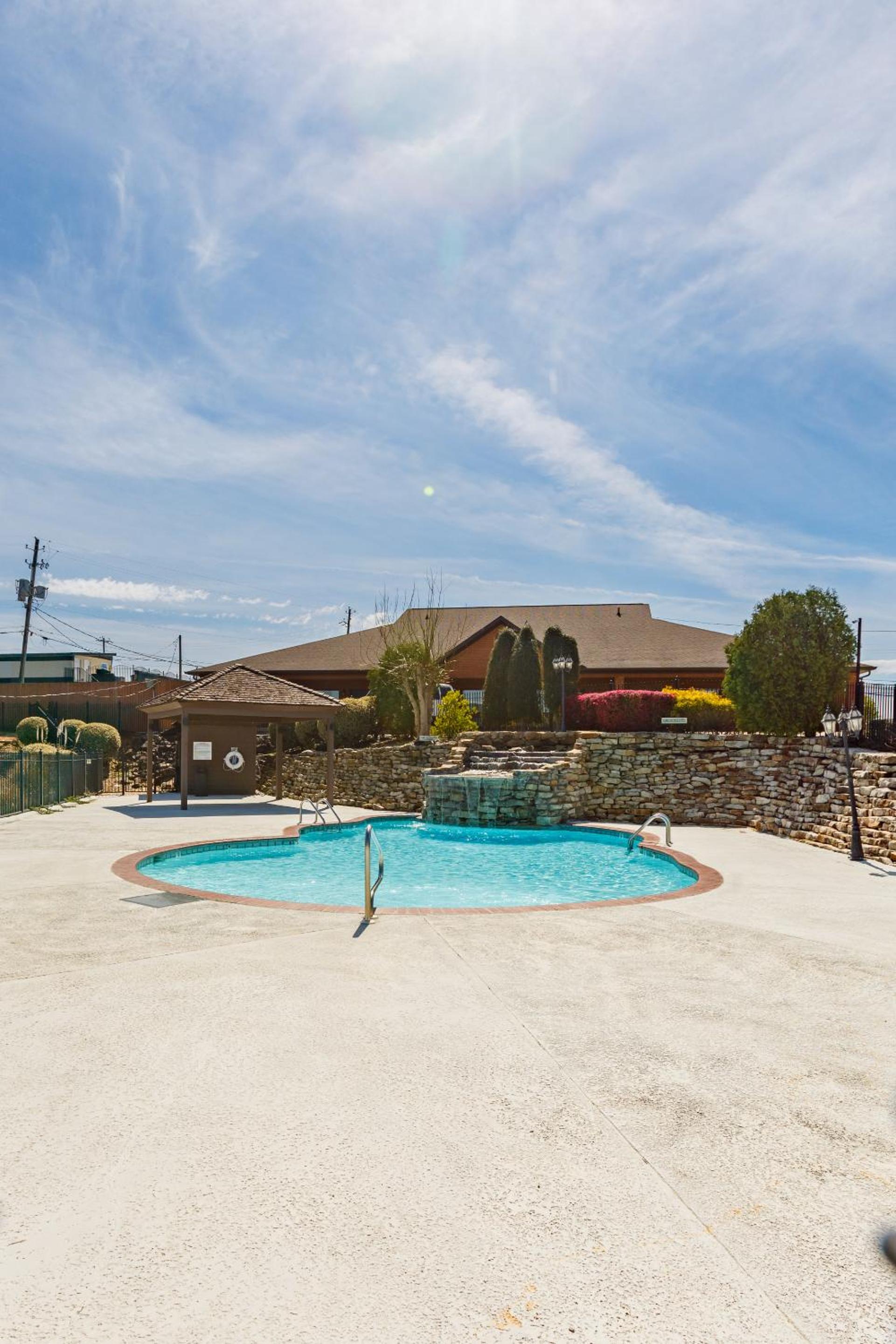 Gadsden Inn and Suites view 5