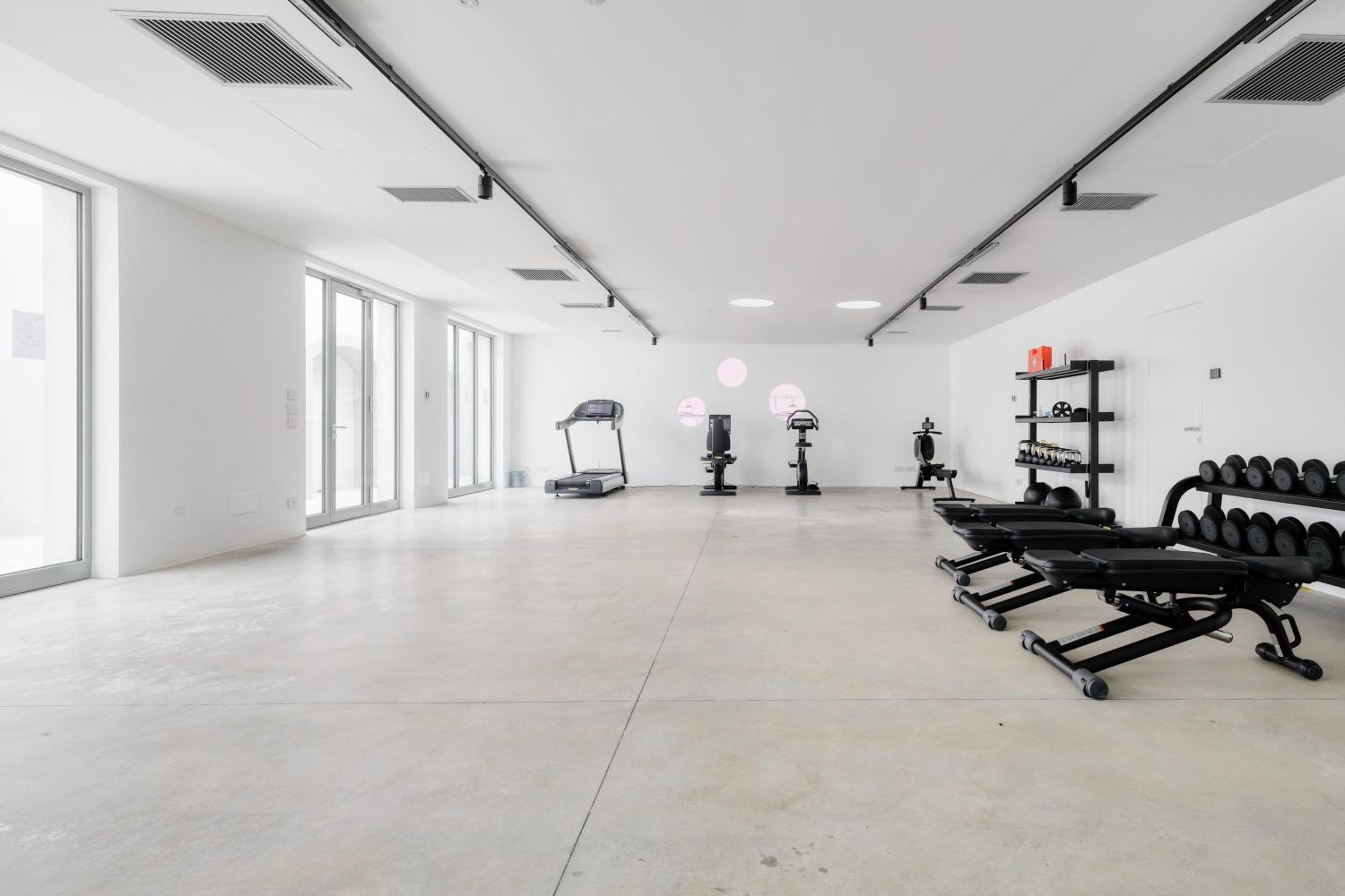 Just Urban Stays - Boutique apartment with parking and gym