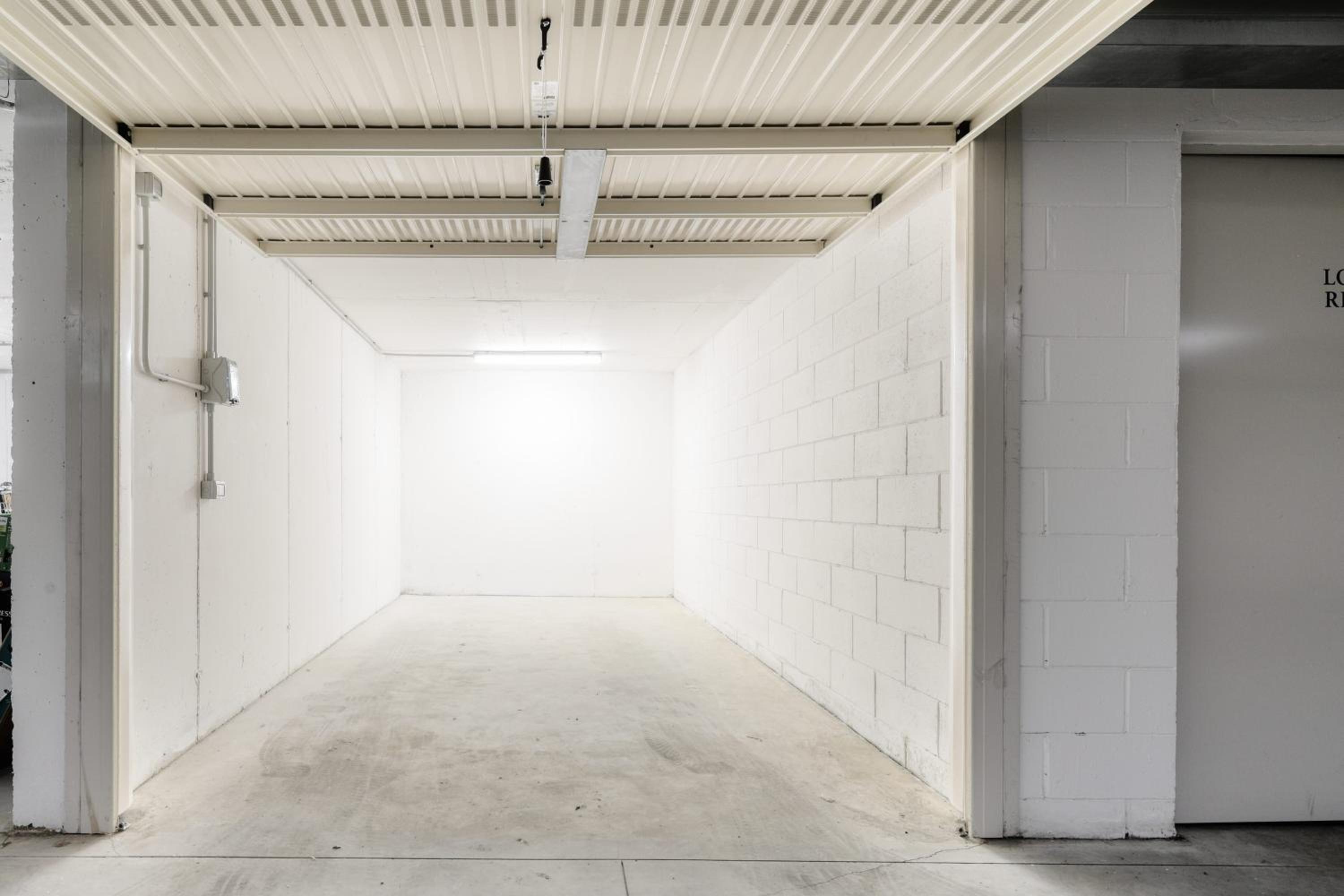 Just Urban Stays - Boutique apartment with parking and gym
