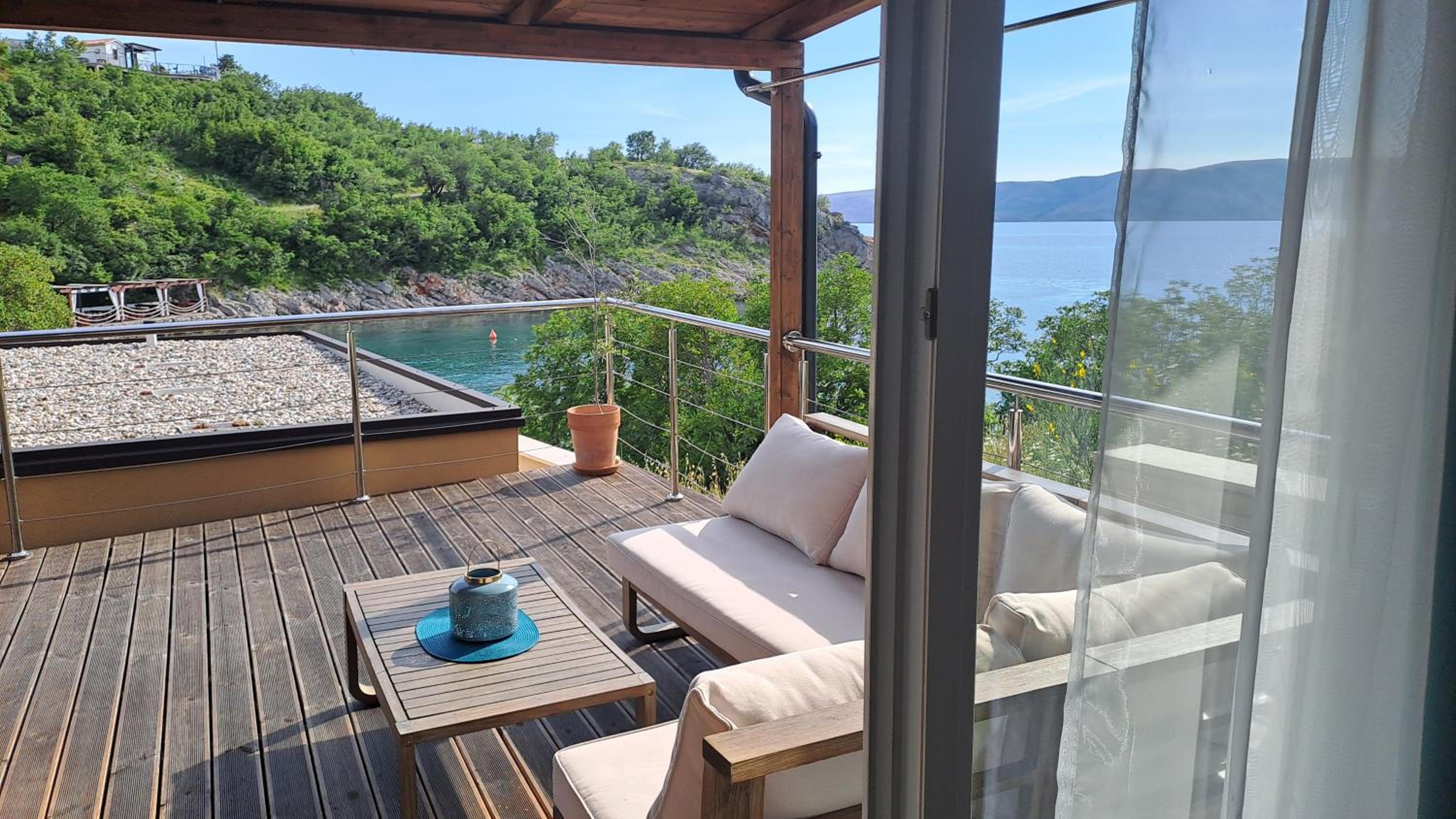 BooRA glamp experience & Heated infinity pool view 3