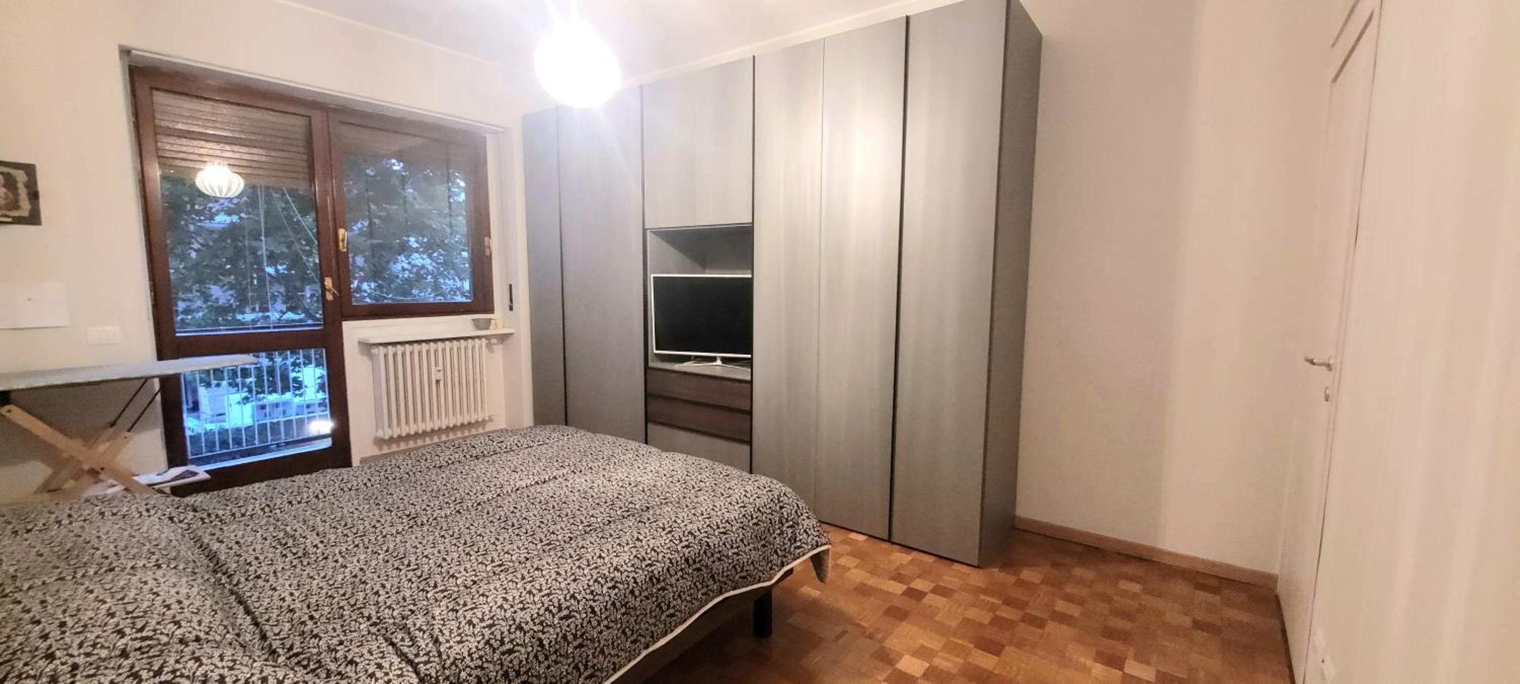 Cozy room in a SHARED apartment close to Linate airport stanza in appartamento condiviso a due passi da Milano Linate