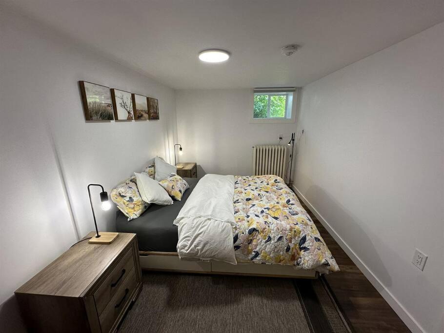 STAY IN SARNIA - Milne Mansion - Souterrain Apartment