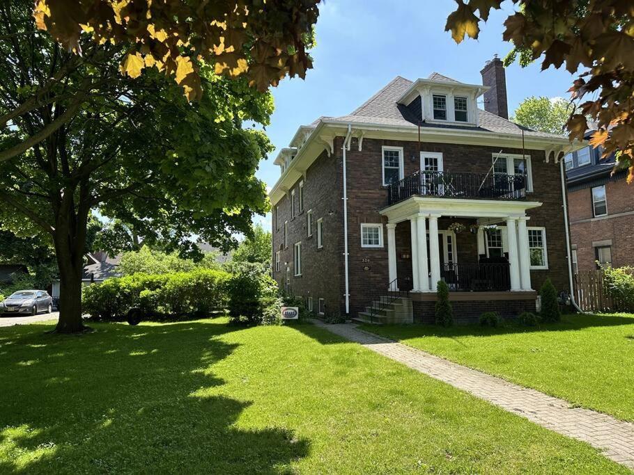 STAY IN SARNIA - Milne Mansion - Souterrain Apartment