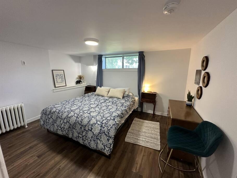 STAY IN SARNIA - Milne Mansion - Souterrain Apartment