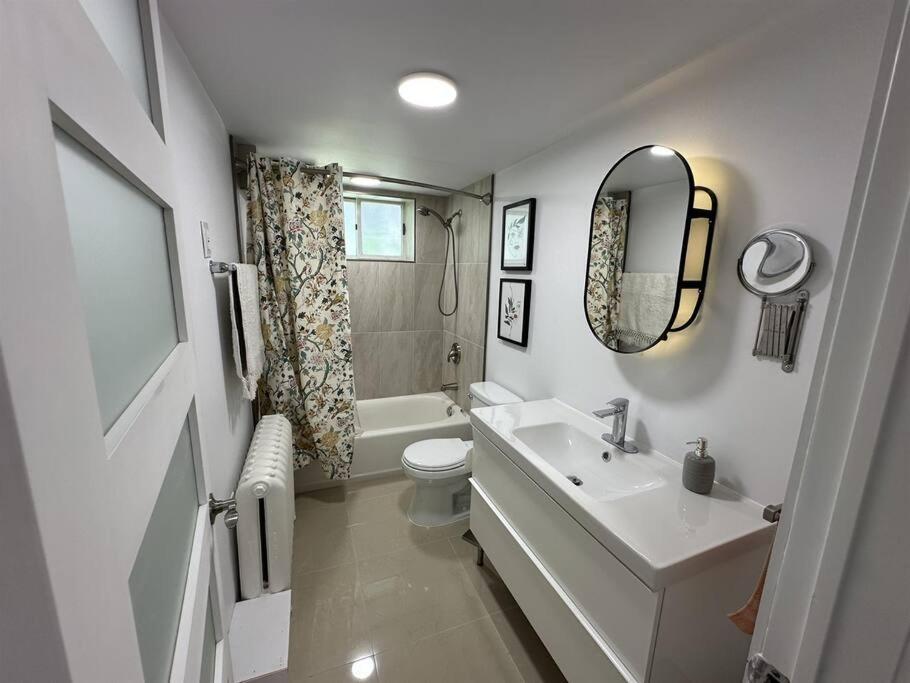STAY IN SARNIA - Milne Mansion - Souterrain Apartment