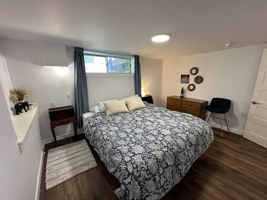 STAY IN SARNIA - Milne Mansion - Souterrain Apartment