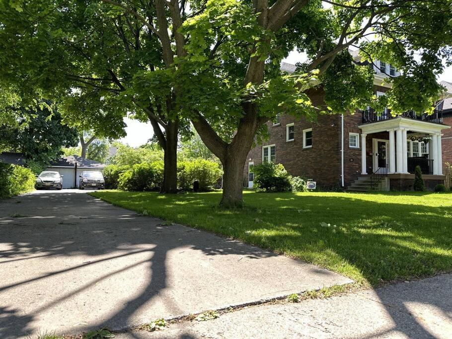 STAY IN SARNIA - Milne Mansion - Souterrain Apartment