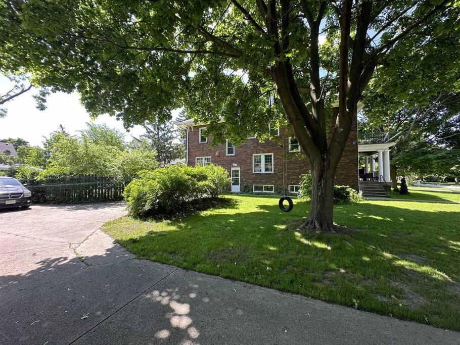 STAY IN SARNIA - Milne Mansion - Souterrain Apartment
