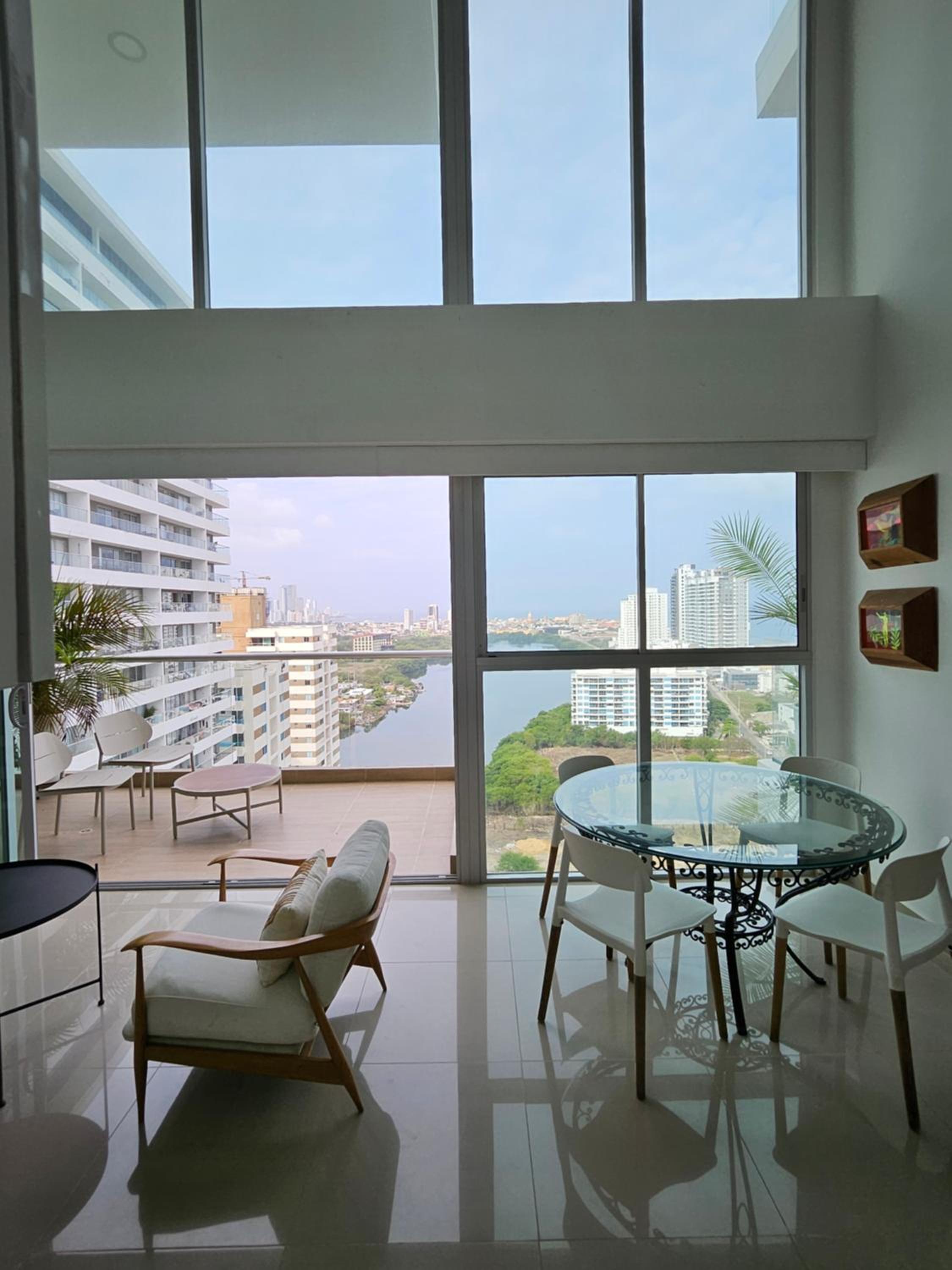 Duplex de Lujo nuevo con vista increible al centro y la playa