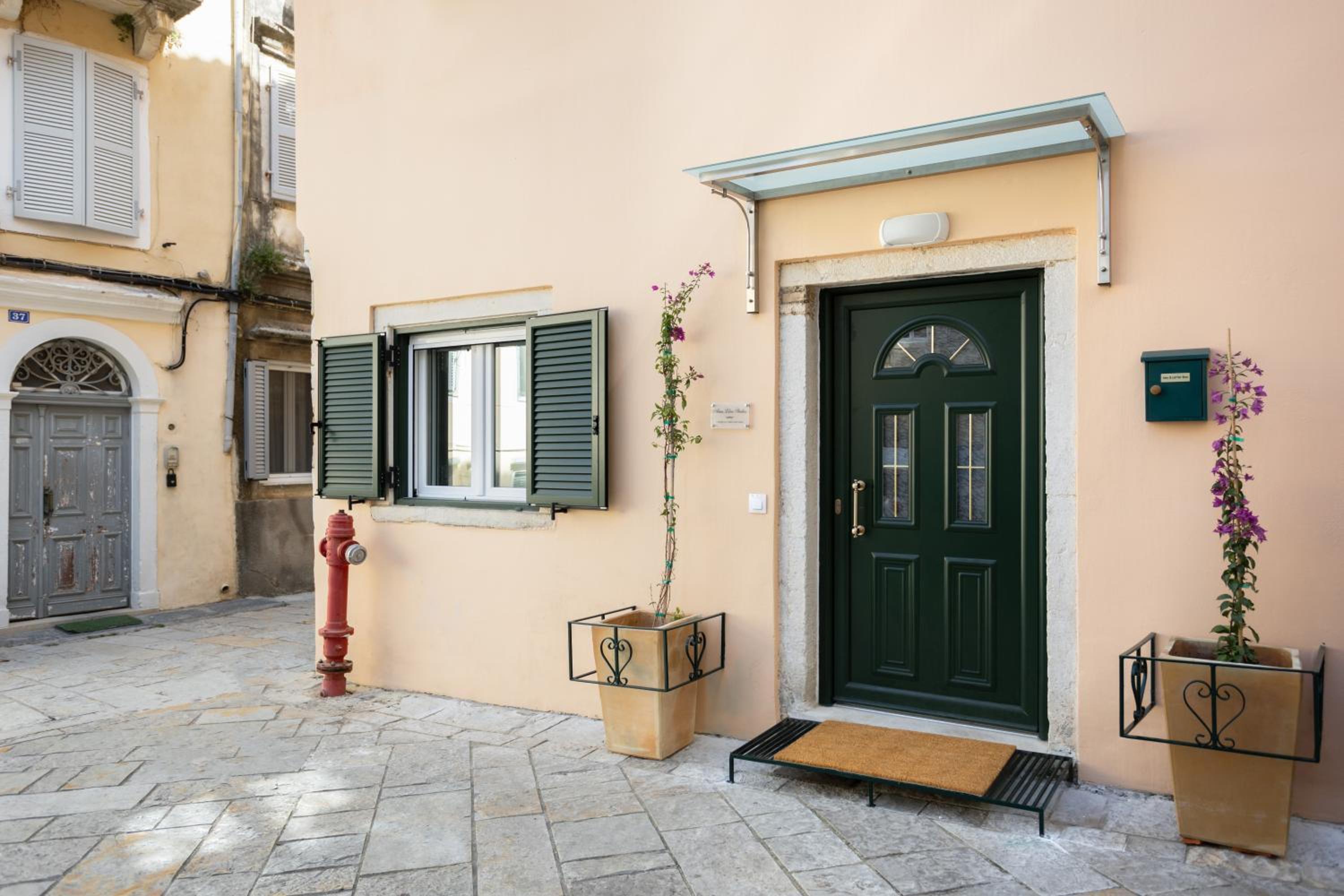 Alma Libre Studios / Campiello / Corfu Old Town view 2