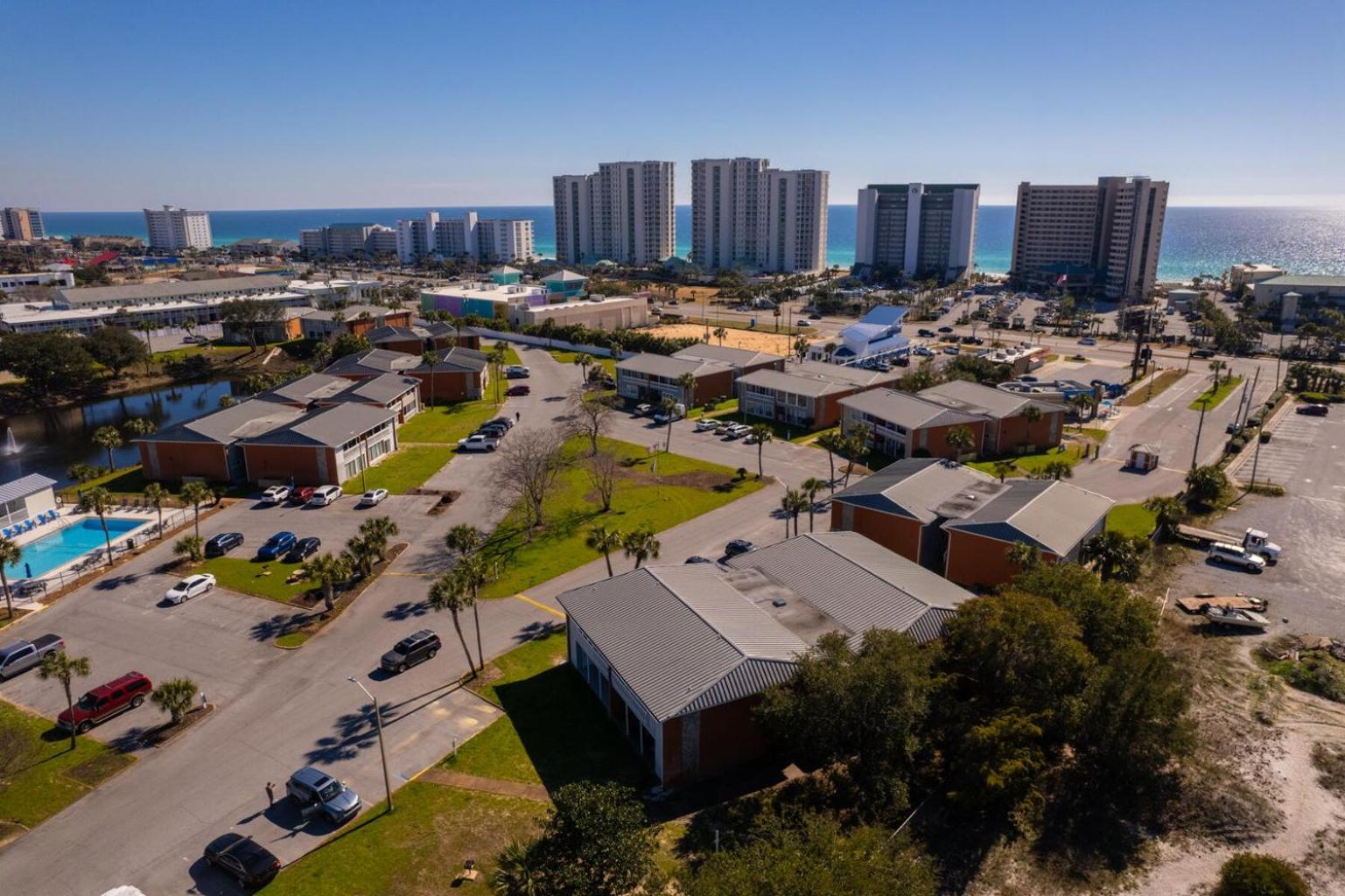 Coastal Hideaway-Pet Friendly-Pool-Tennis-Near Shops! view 3