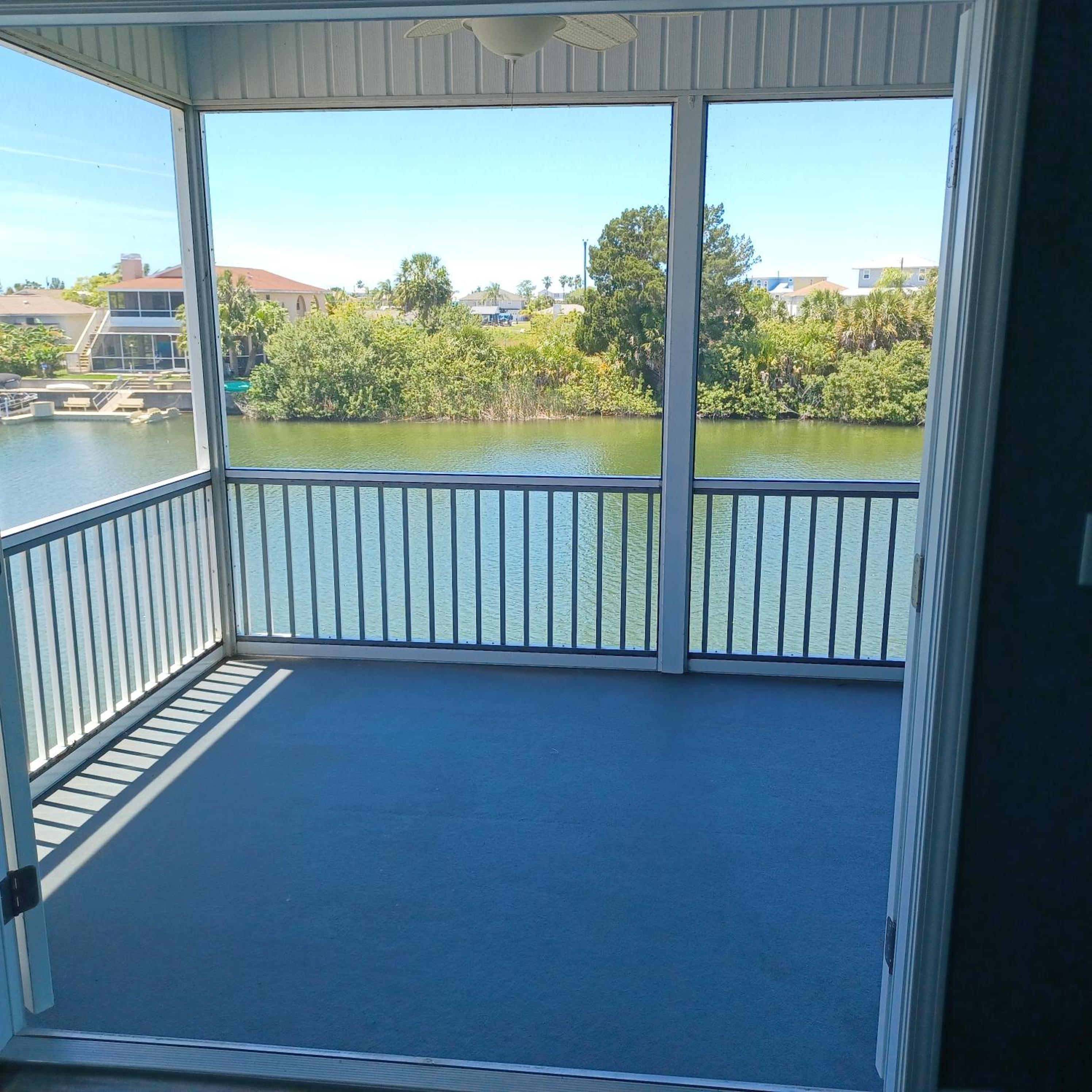 Newly Remodeled Gulf Canal Home With Floating Dock and Kayaks