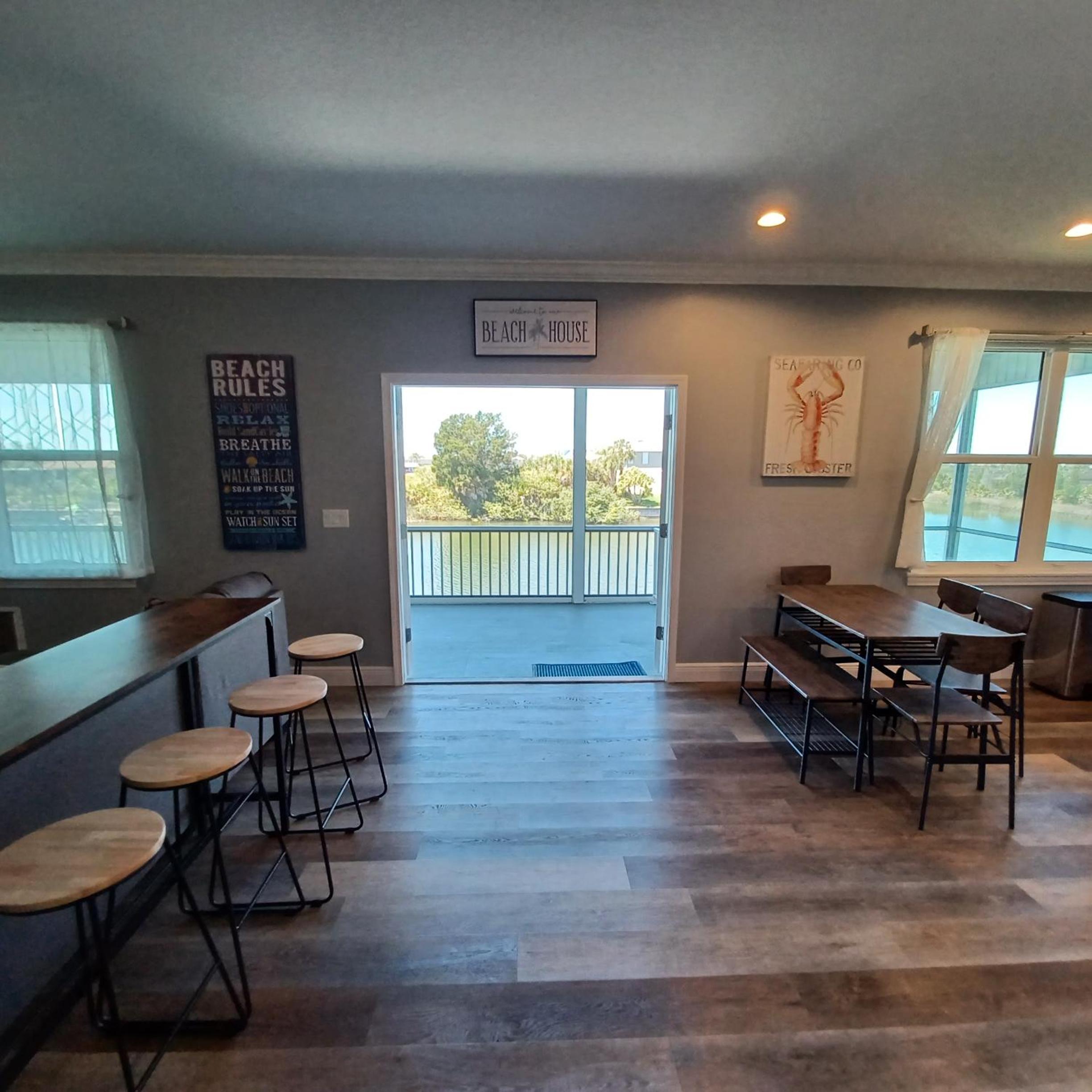 Newly Remodeled Gulf Canal Home With Floating Dock and Kayaks