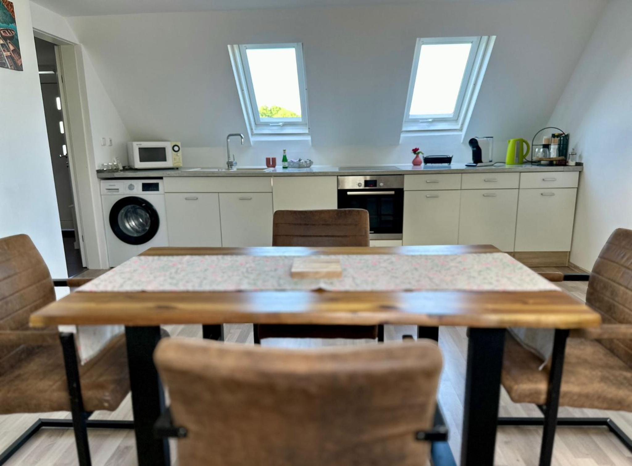 Großzügige 100 m2 Wohnung mit Terrasse