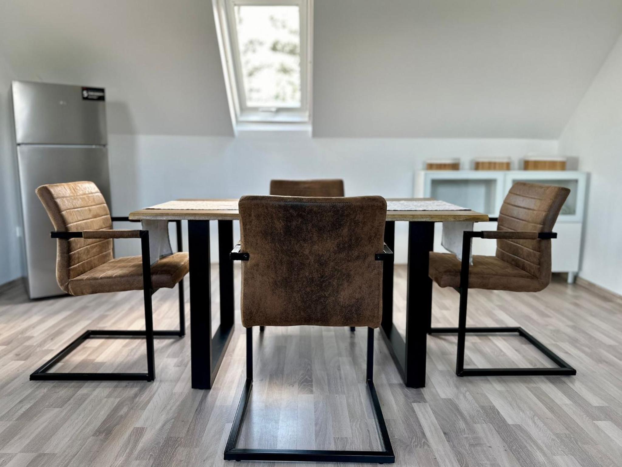 Großzügige 100 m2 Wohnung mit Terrasse