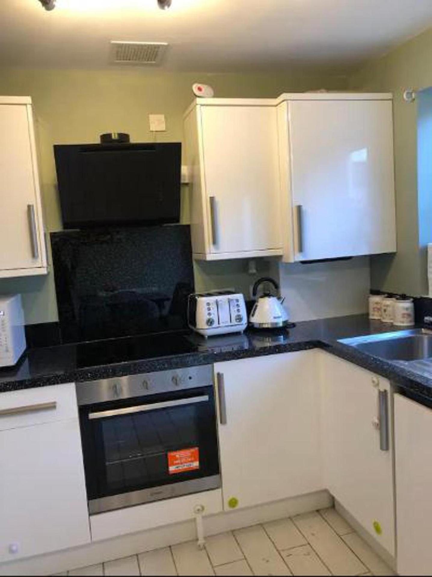 3 Bed House - Sleeps 6 - Garden - Parking