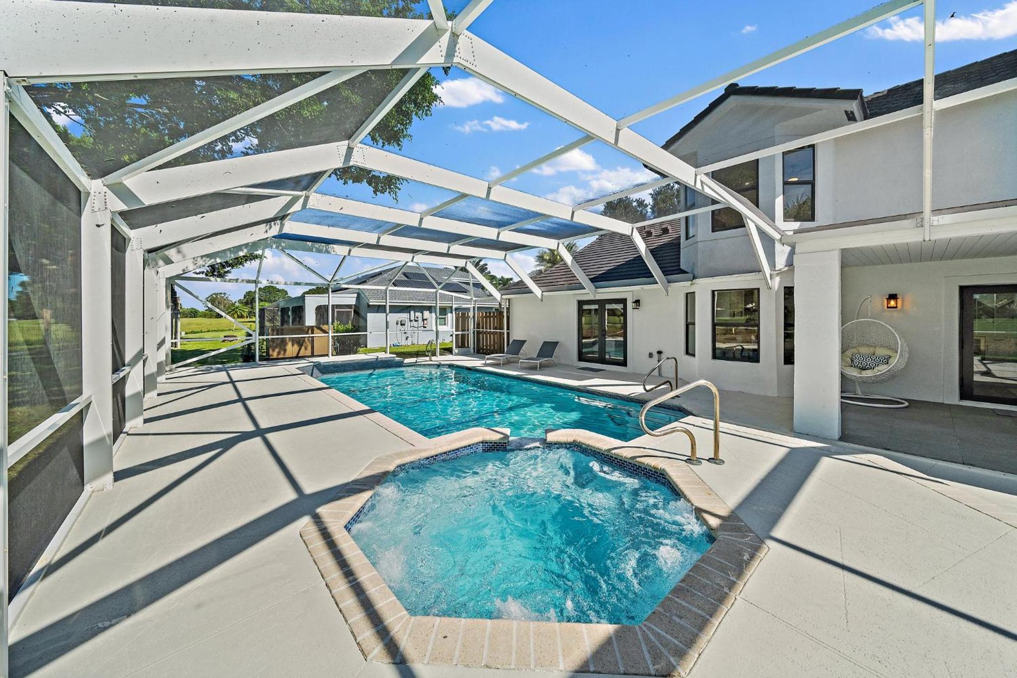 6BR Luxury Wellington Villa with Pool & Spa view 2