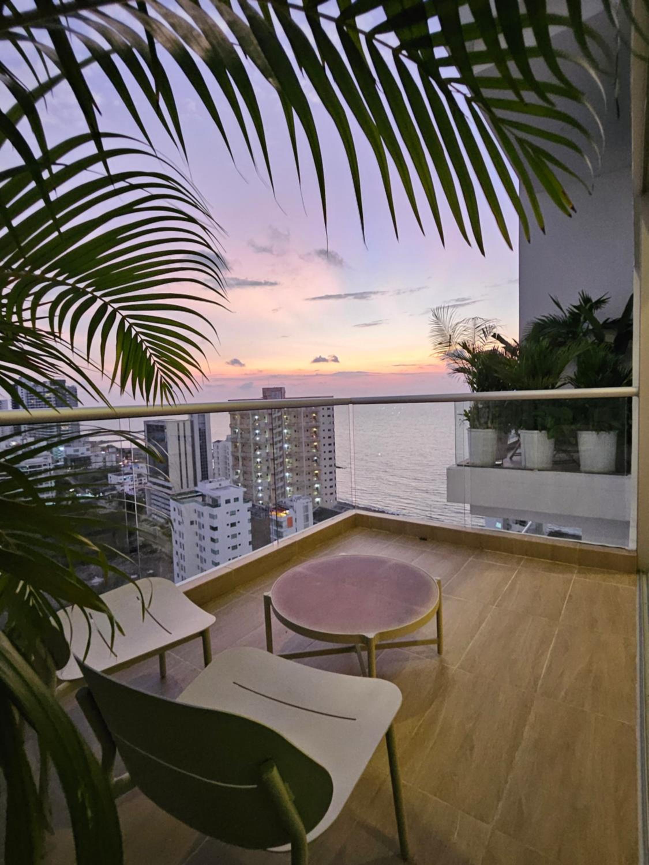 Duplex de Lujo nuevo con vista increible al centro y la playa