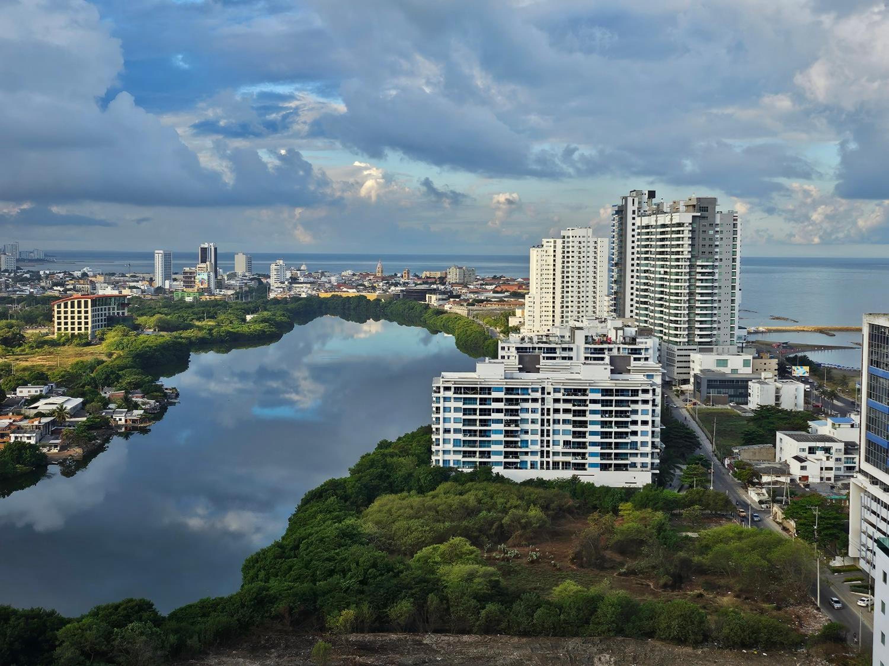 Duplex de Lujo nuevo con vista increible al centro y la playa