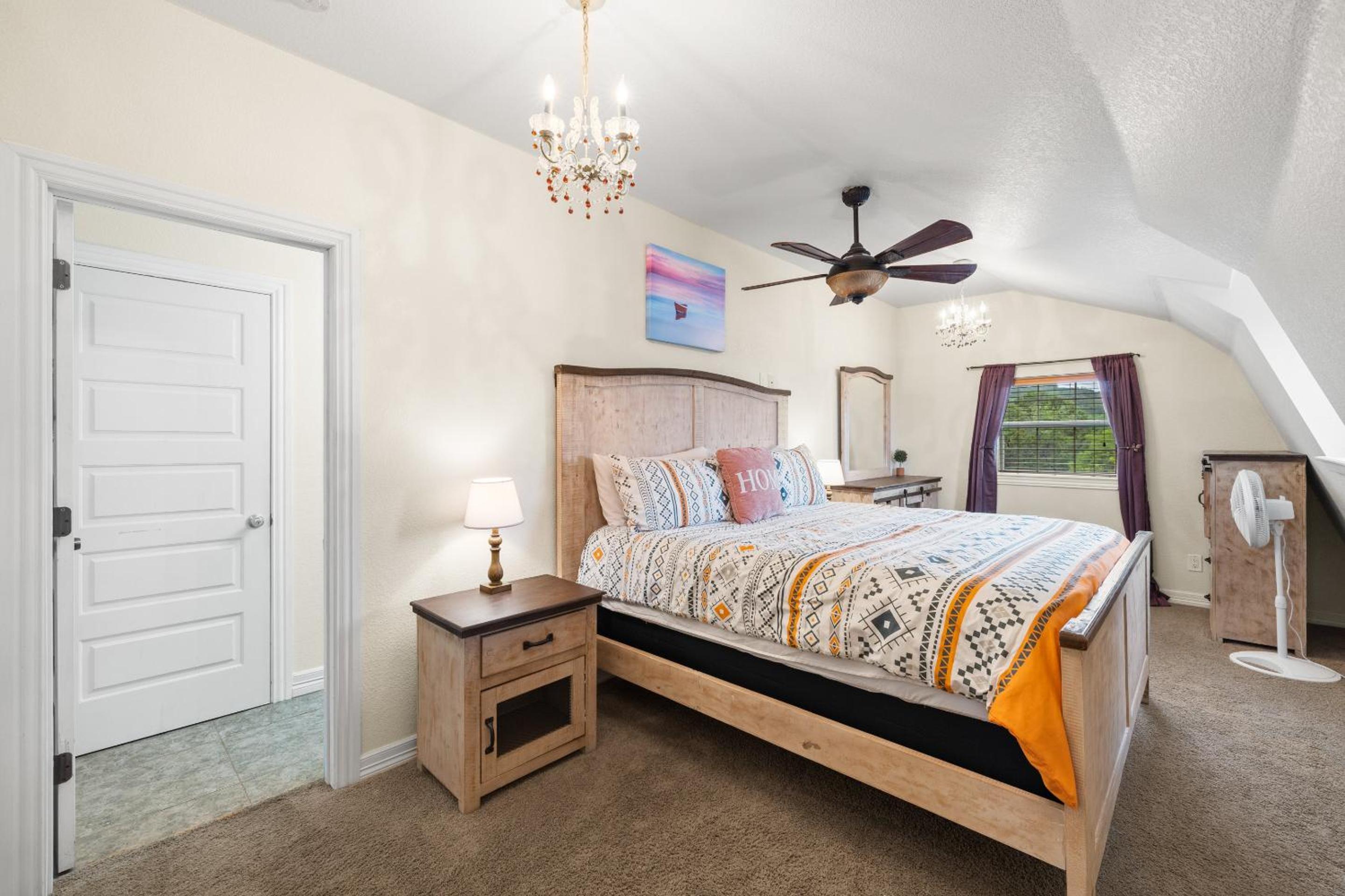 Entire 2br 2ba hilltop view home Sleeps 8 pets 4 acres Jacuzzi Central AC Kingbeds Office Free WiFi Parking Full Kitchen Refrigerator Washer Dryer Furnishe view 2