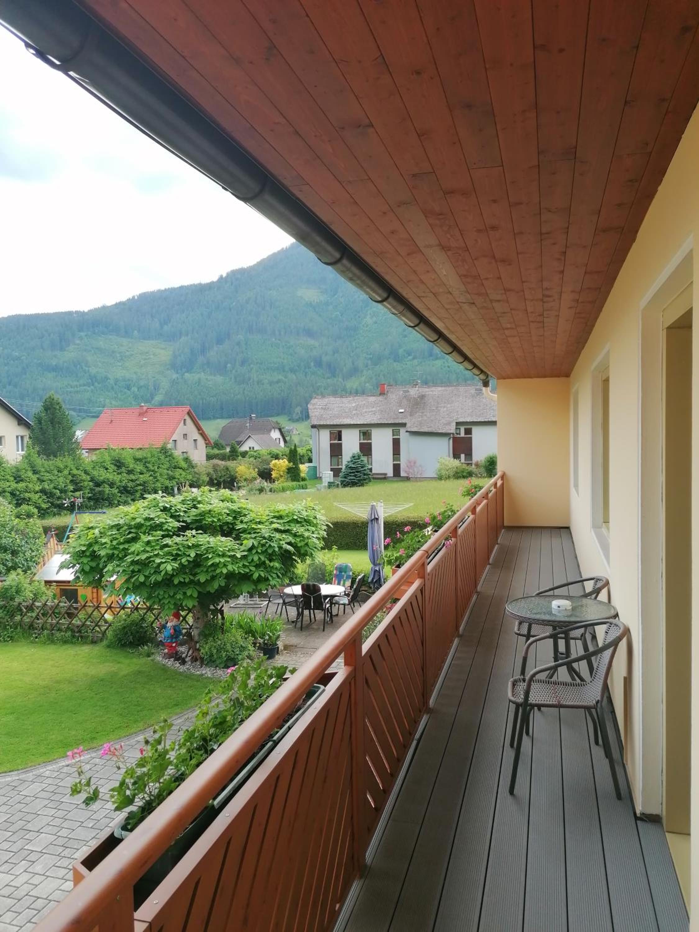 HAUS RUSSOLD - FEWO11 mit Balkon in entspannter Atmosphäre - GRÜNER SEE