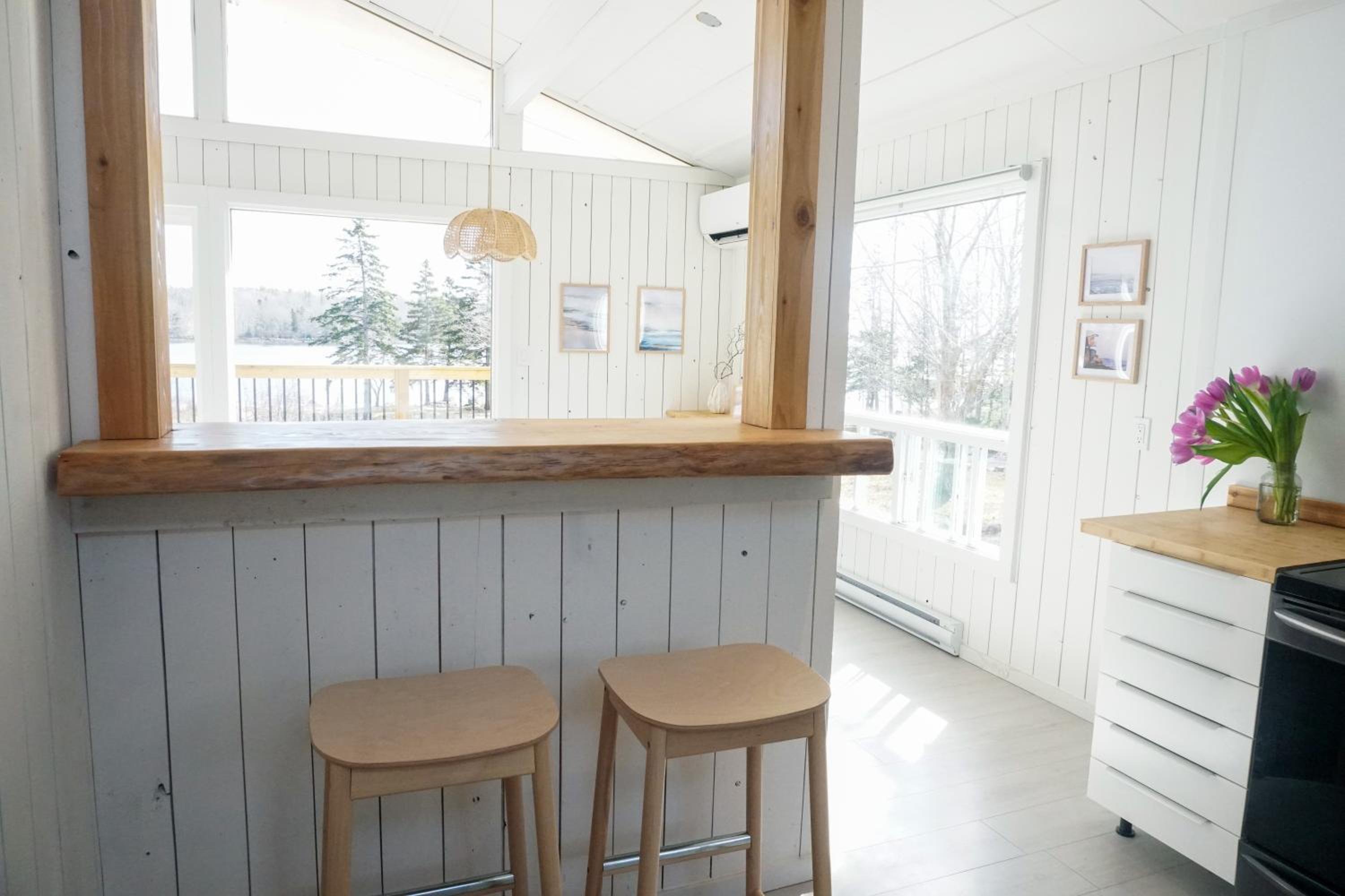 Blissful Oceanfront Cottage in Port Mouton