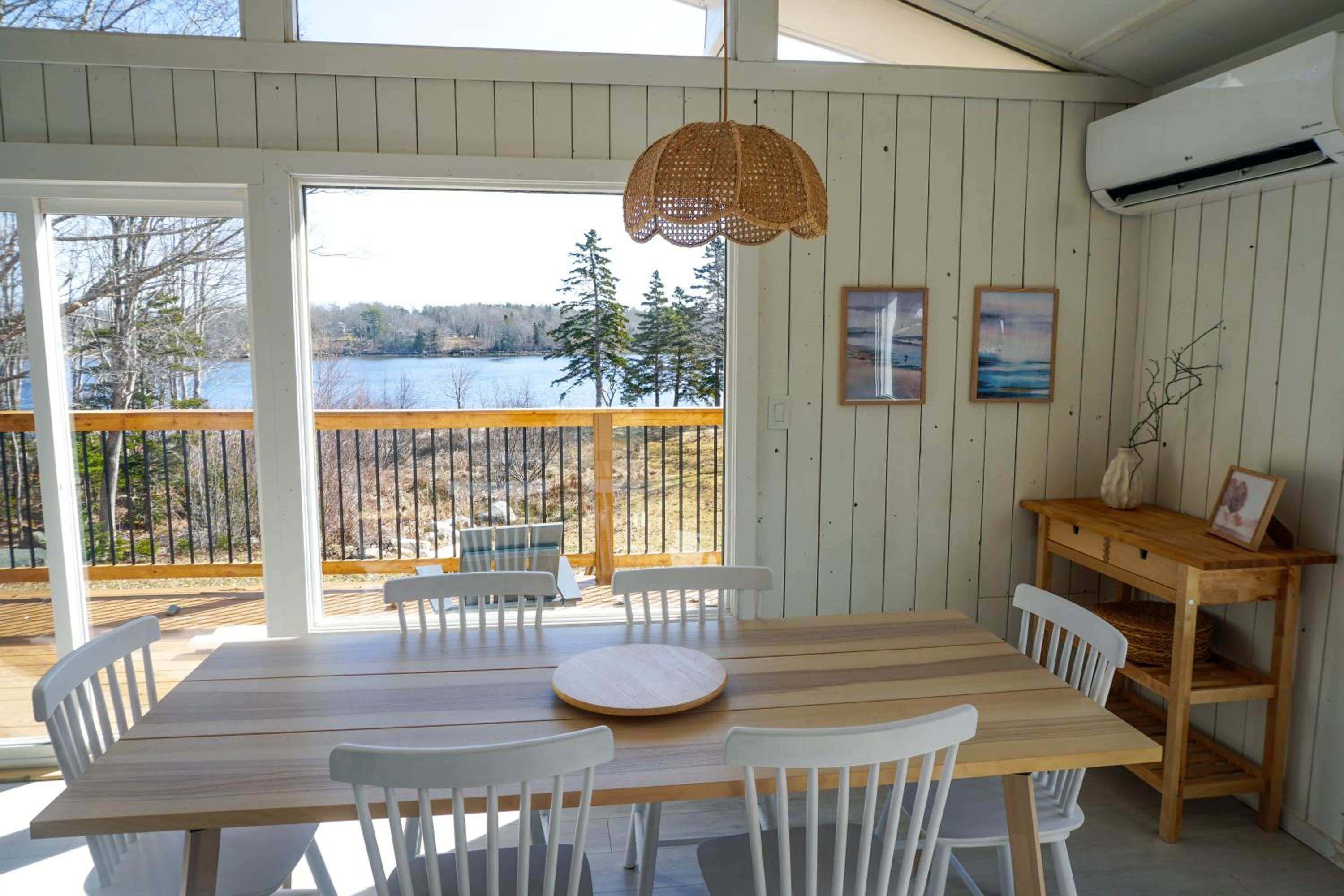 Blissful Oceanfront Cottage in Port Mouton