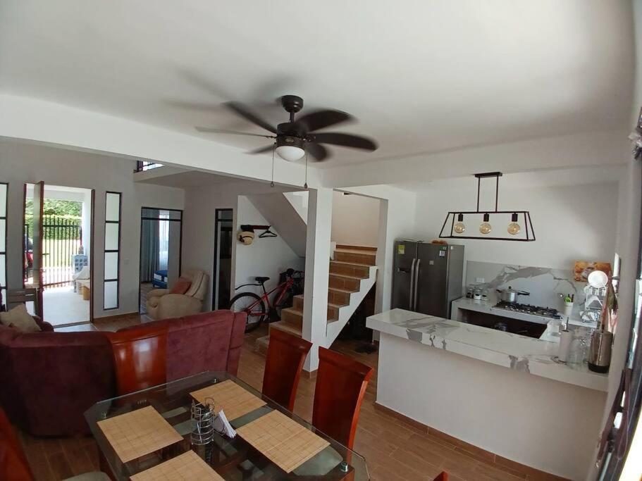 Casa en Condominio con Piscina