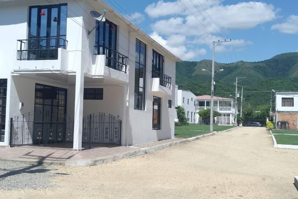 Casa en Condominio con Piscina