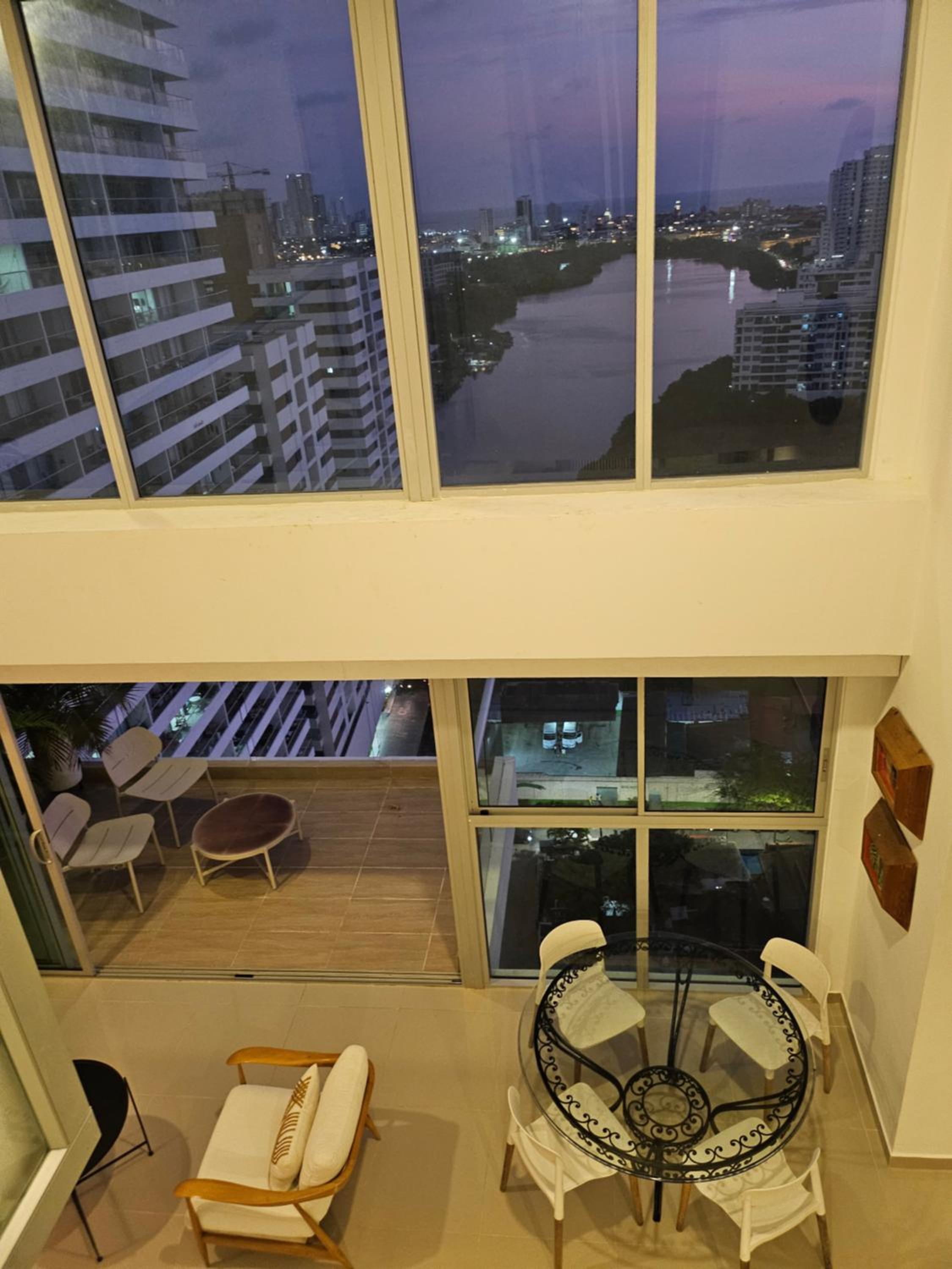 Duplex de Lujo nuevo con vista increible al centro y la playa