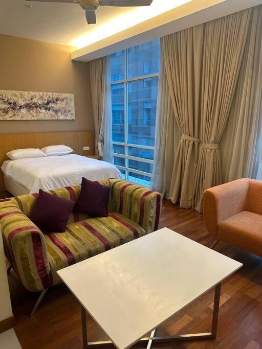 Luxzell suite Klcc With bathtub 7 Minutes walk to klcc