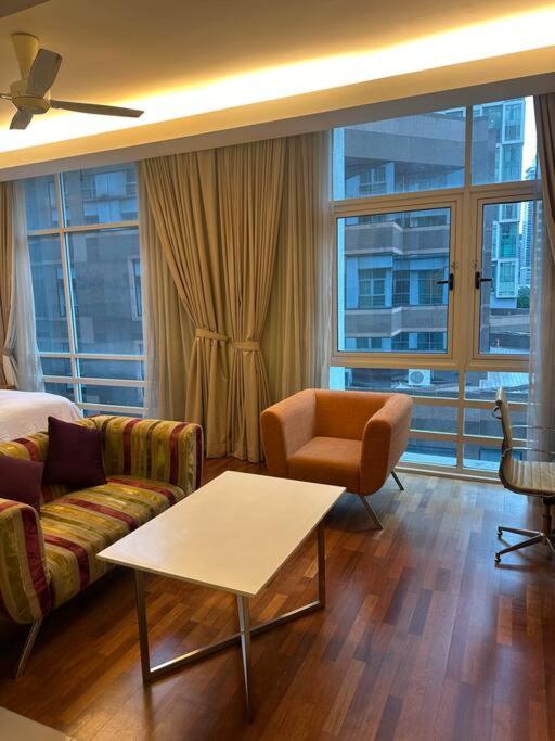 Luxzell suite Klcc With bathtub 7 Minutes walk to klcc