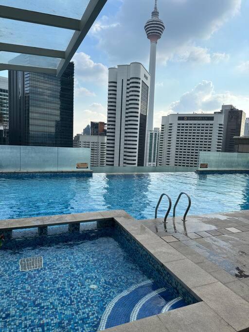 Luxzell suite Klcc With bathtub 7 Minutes walk to klcc