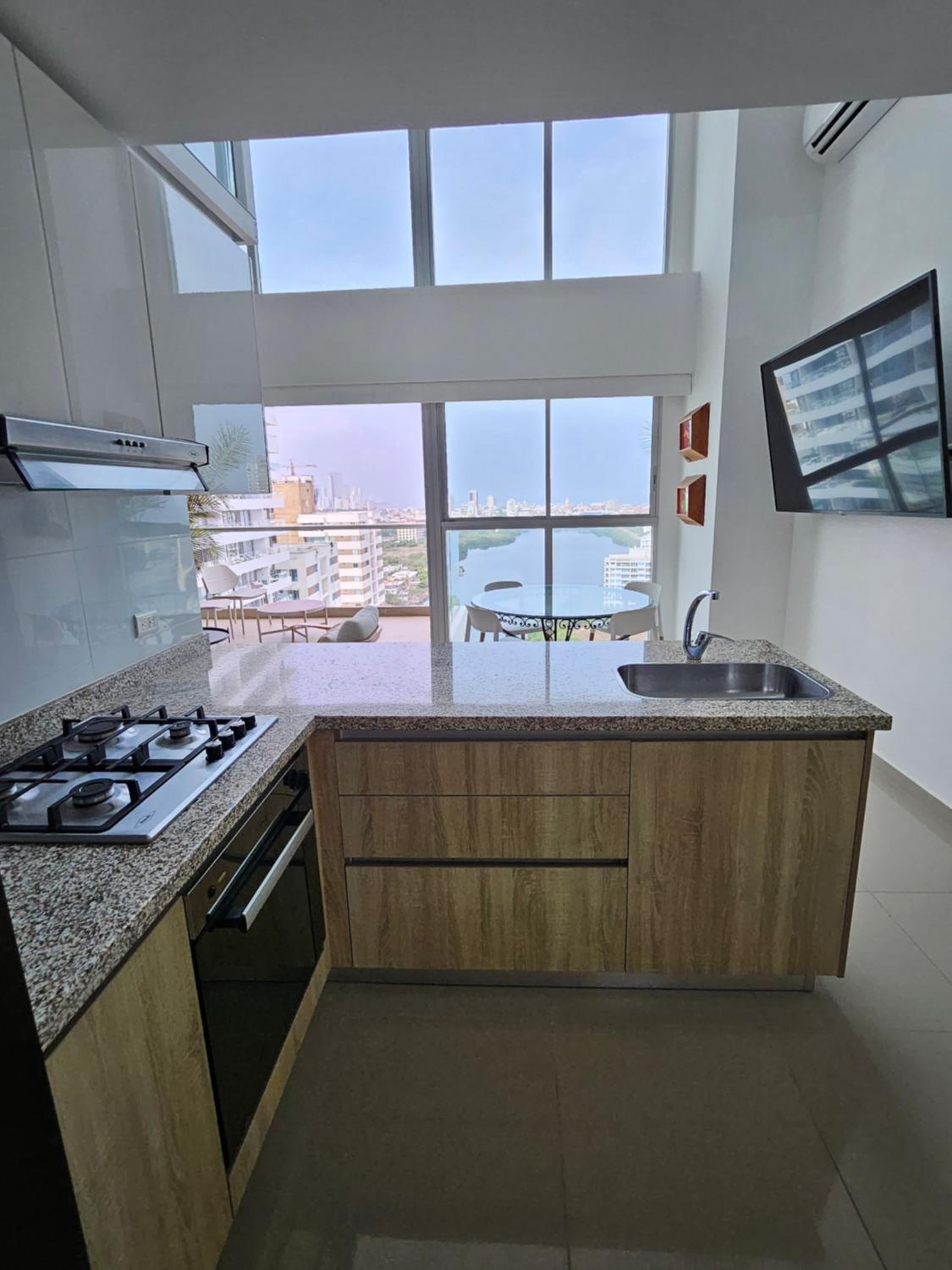 Duplex de Lujo nuevo con vista increible al centro y la playa