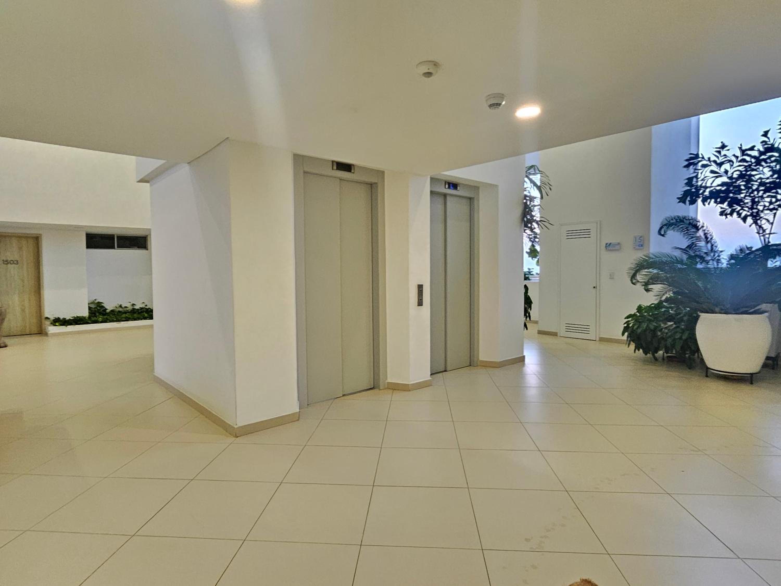 Duplex de Lujo nuevo con vista increible al centro y la playa