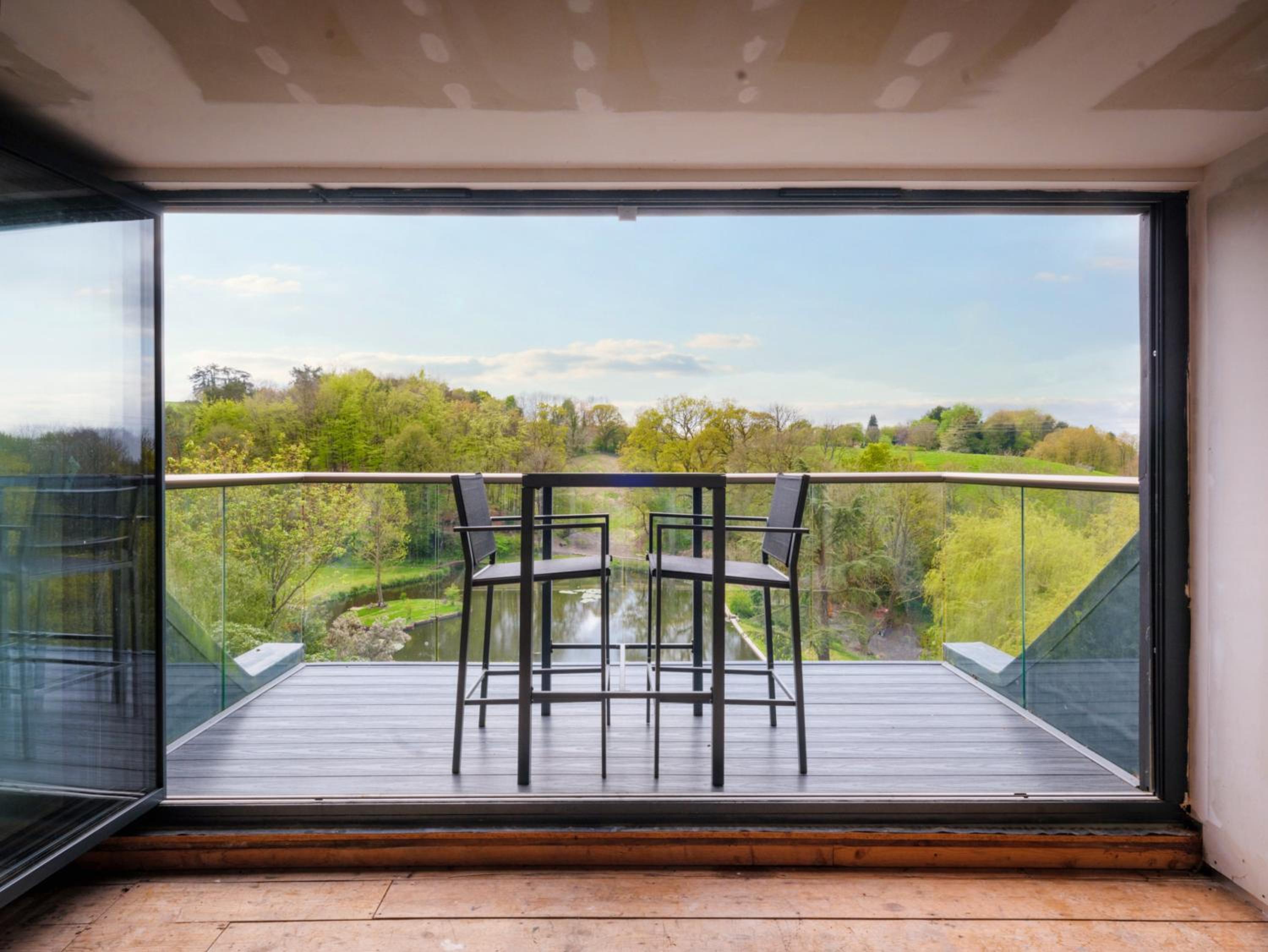 Devizes Vacations - Inviting 5-Bed House with fishing lake in Devizes - Property Image 28