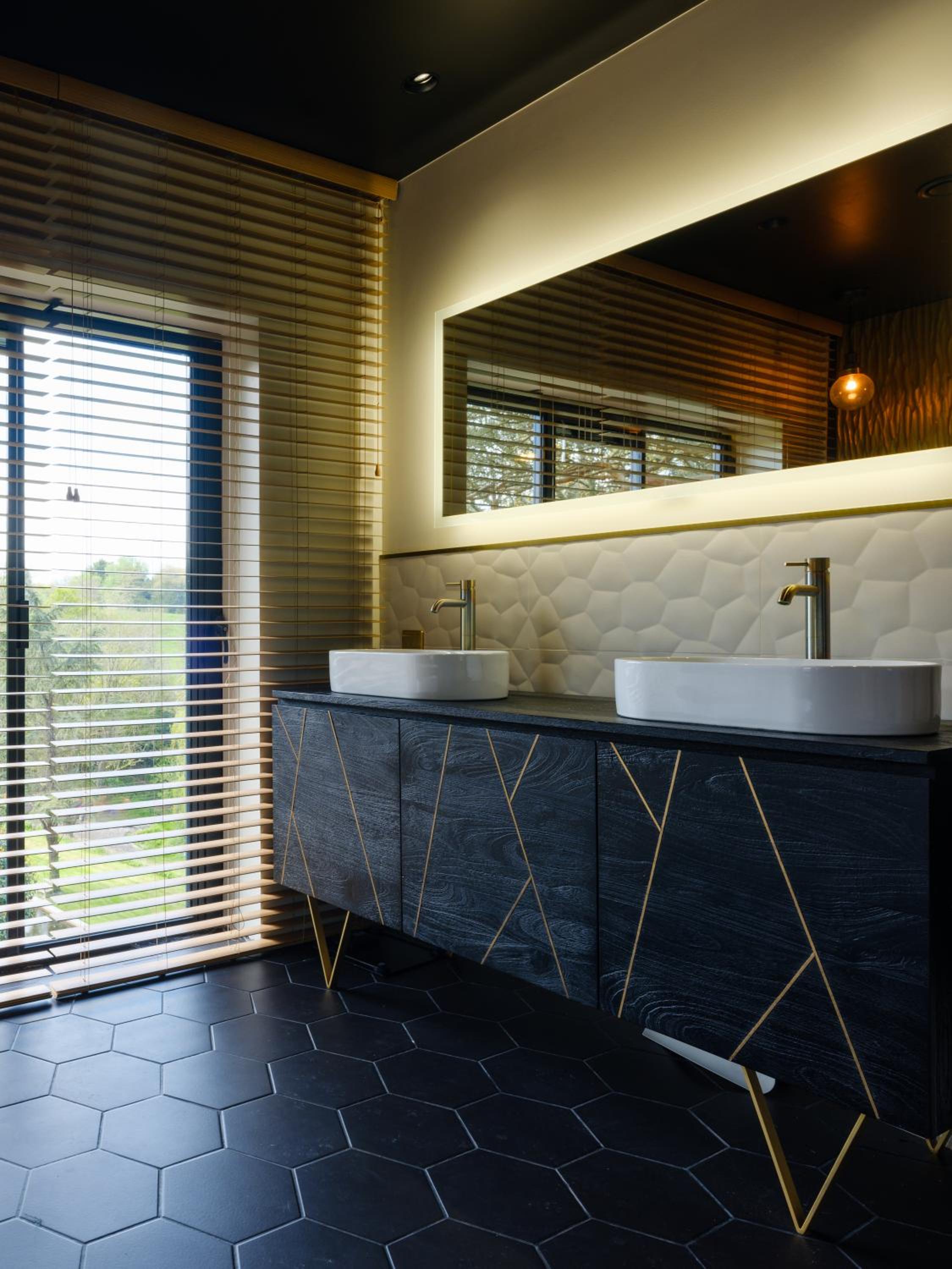 Devizes Vacations - Inviting 5-Bed House with fishing lake in Devizes - Property Image 6