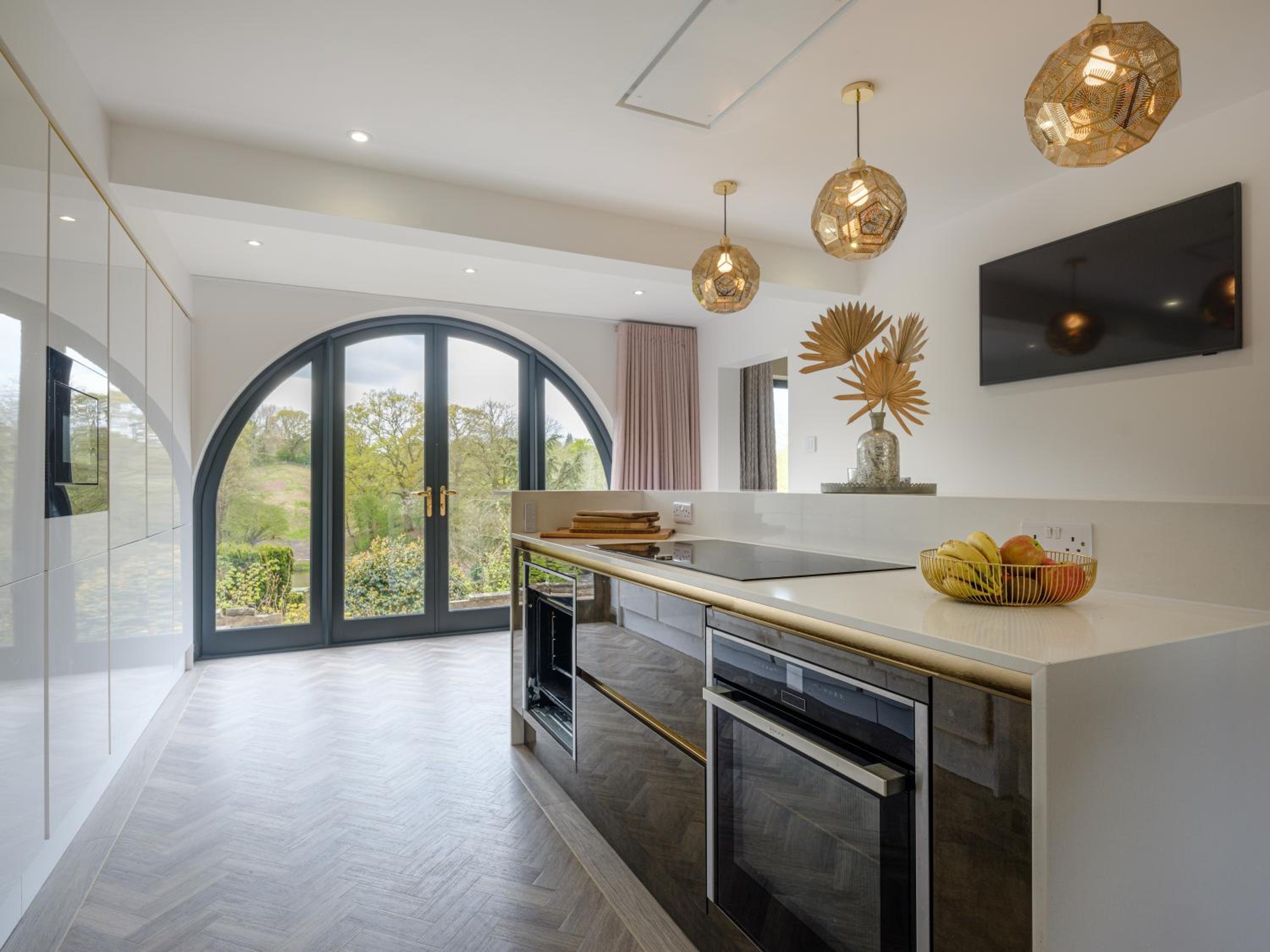 Devizes Vacations - Inviting 5-Bed House with fishing lake in Devizes - Property Image 11