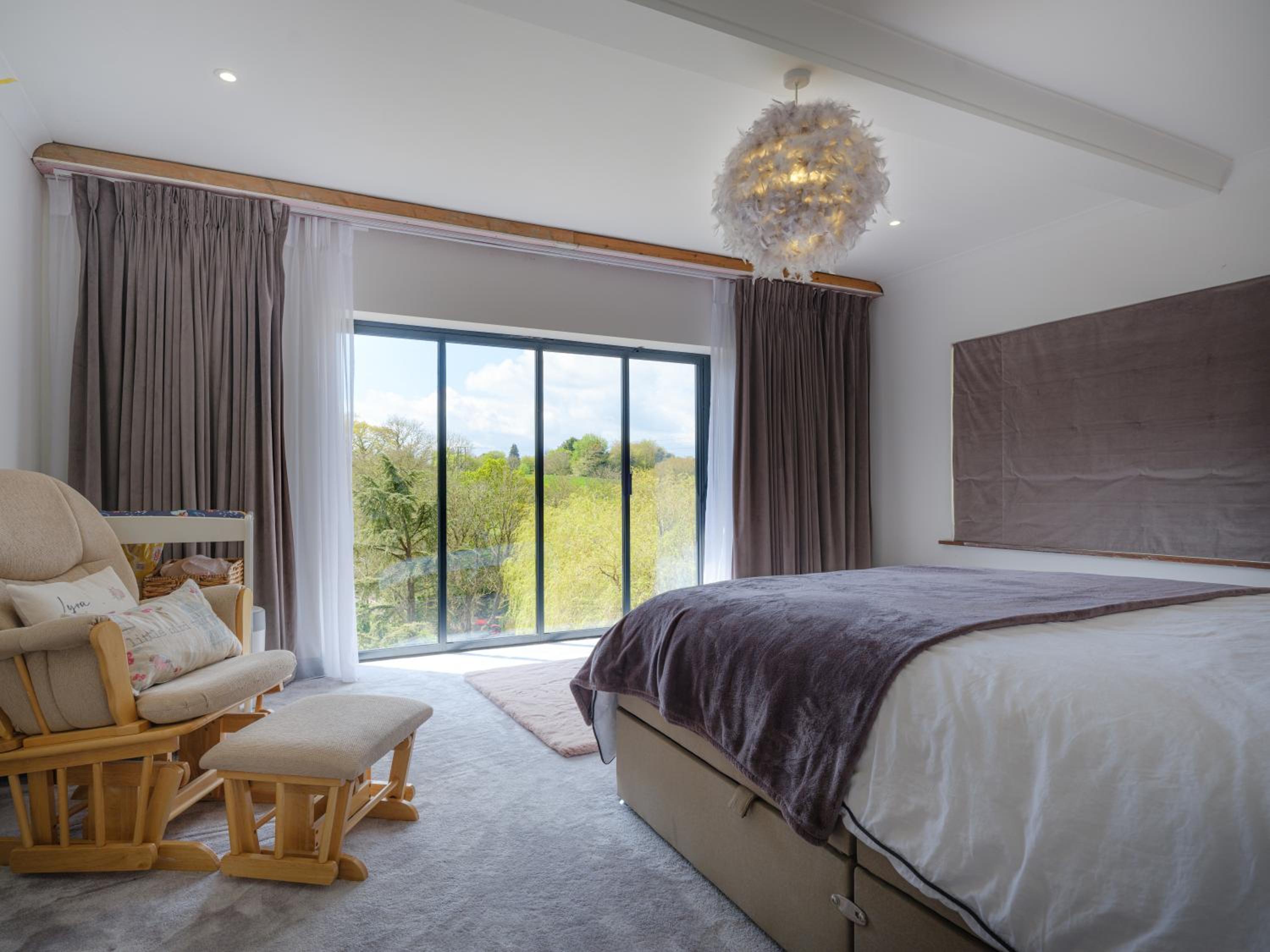 Devizes Vacations - Inviting 5-Bed House with fishing lake in Devizes - Property Image 7