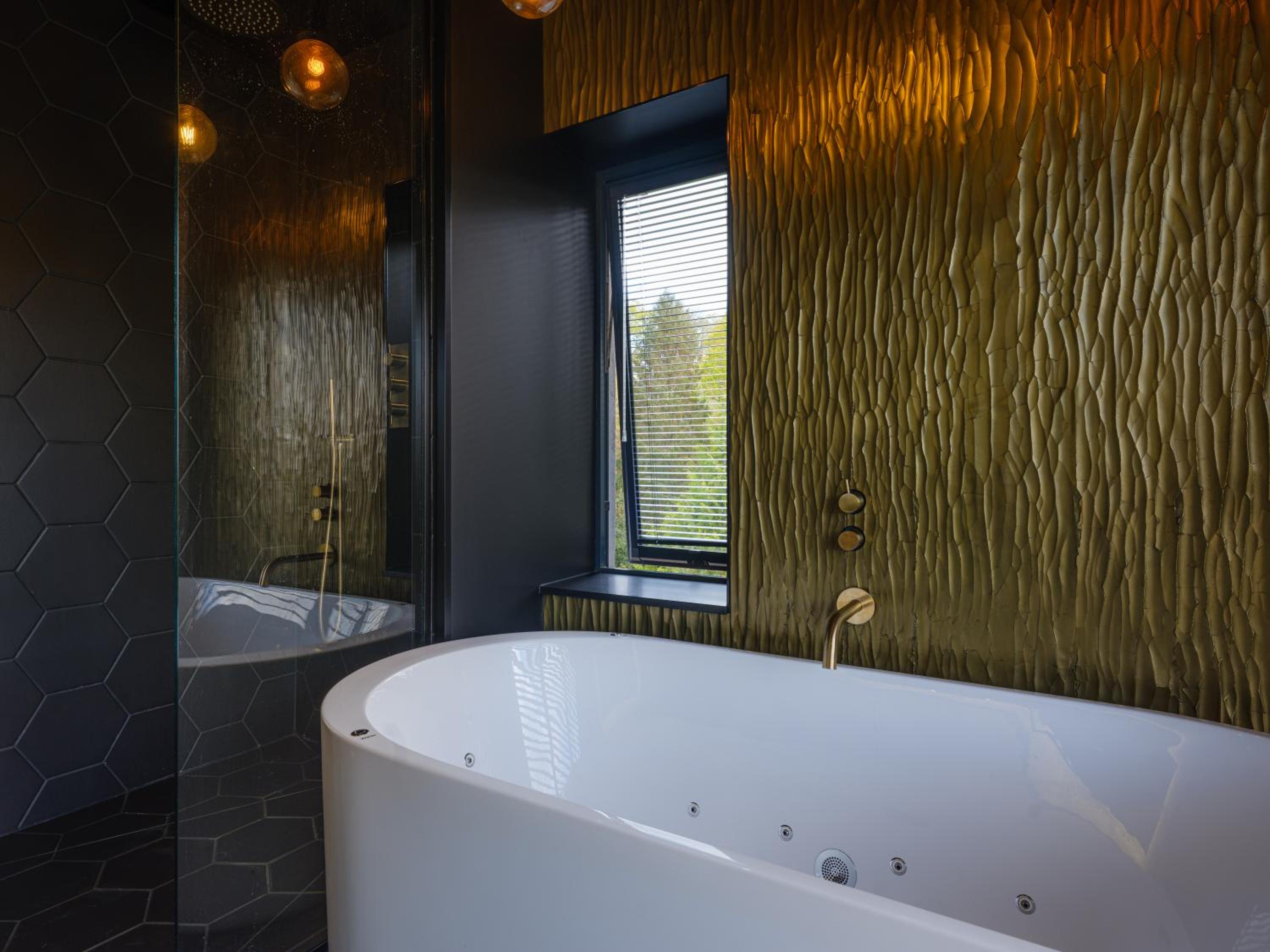 Devizes Vacations - Inviting 5-Bed House with fishing lake in Devizes - Property Image 5